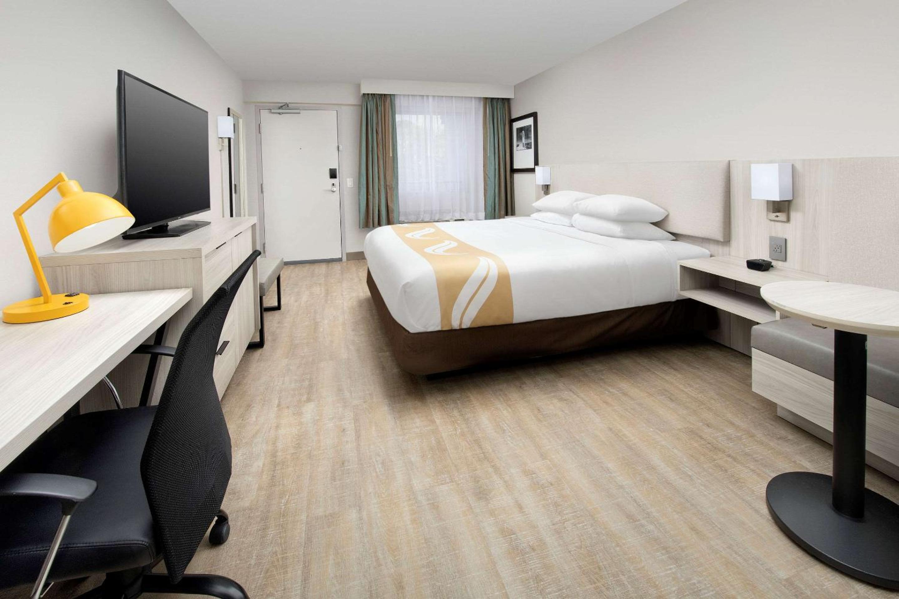 Upgraded King Room- Non Smoking - Photo 1