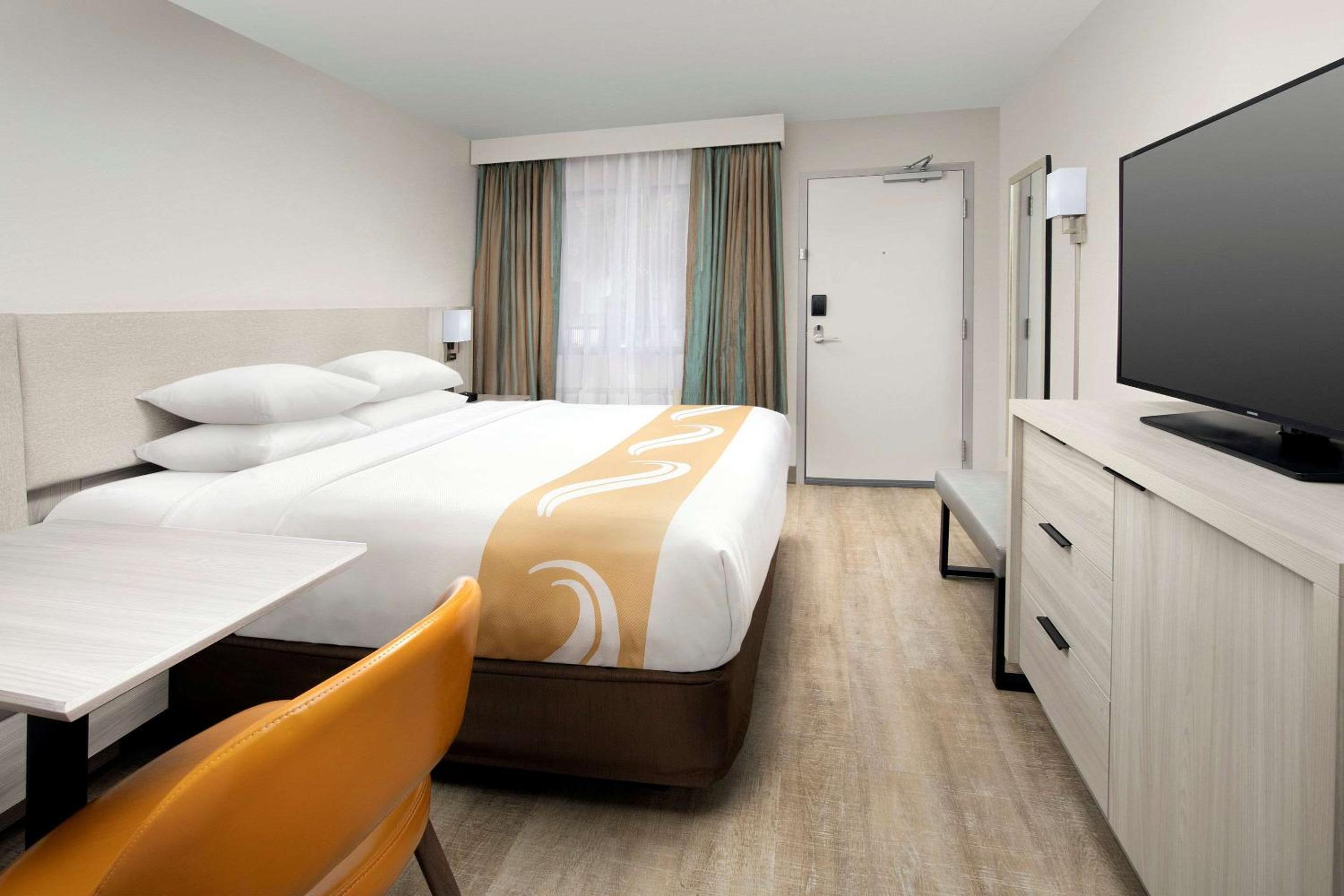 King Room - Non-Smoking - Photo 1