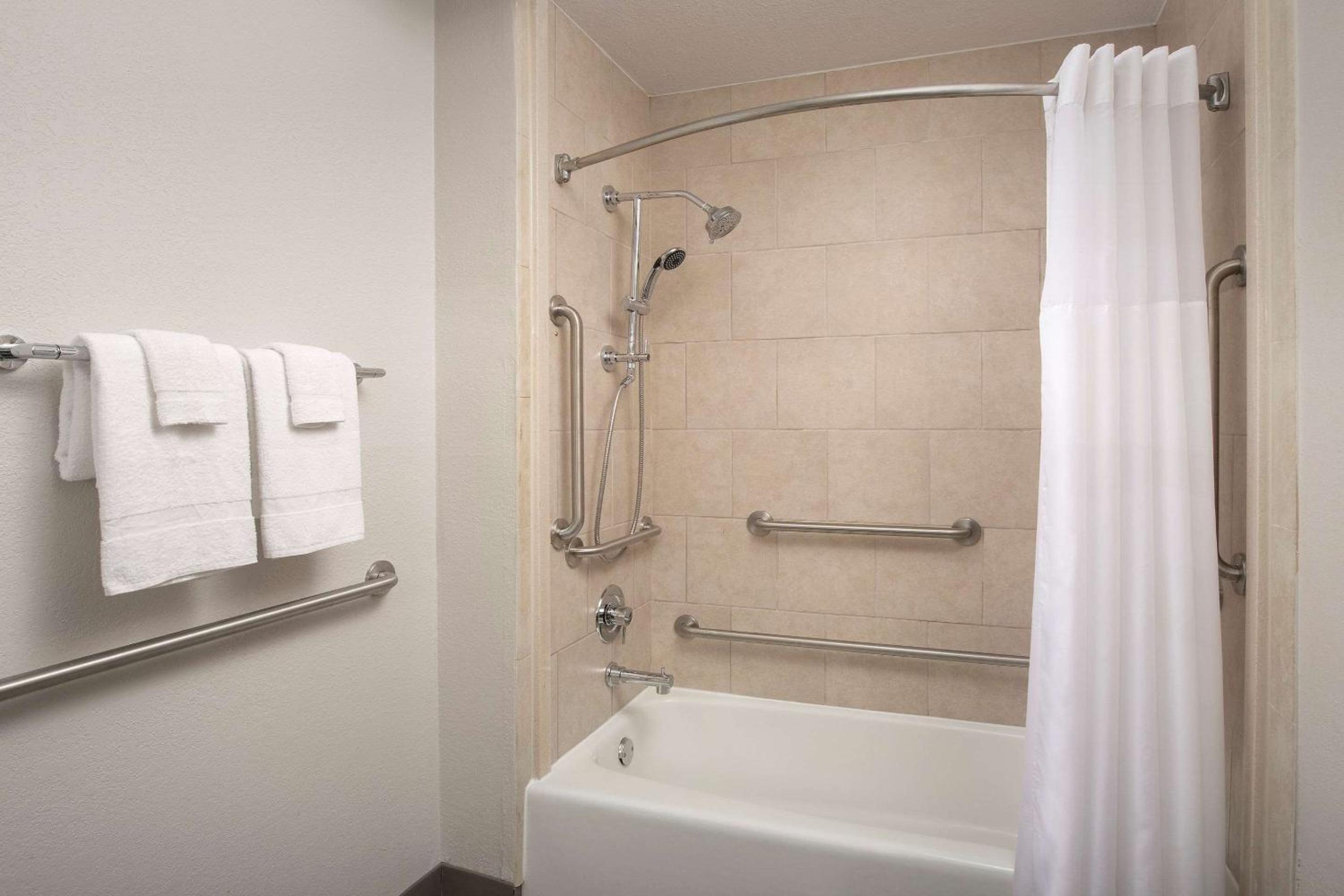 King Room - Accessible/Non-Smoking - Photo 2