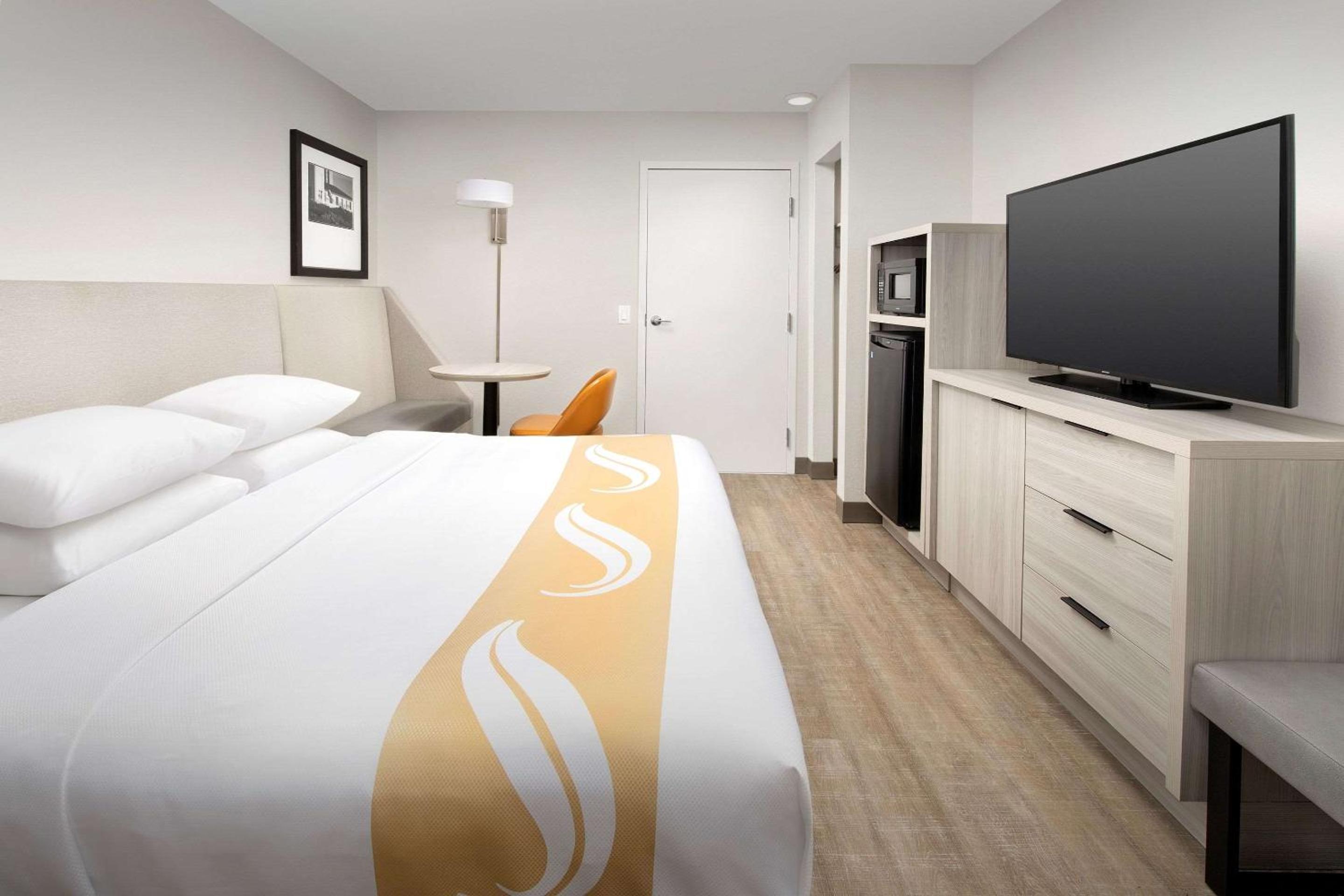 King Room - Accessible/Non-Smoking - Photo 1