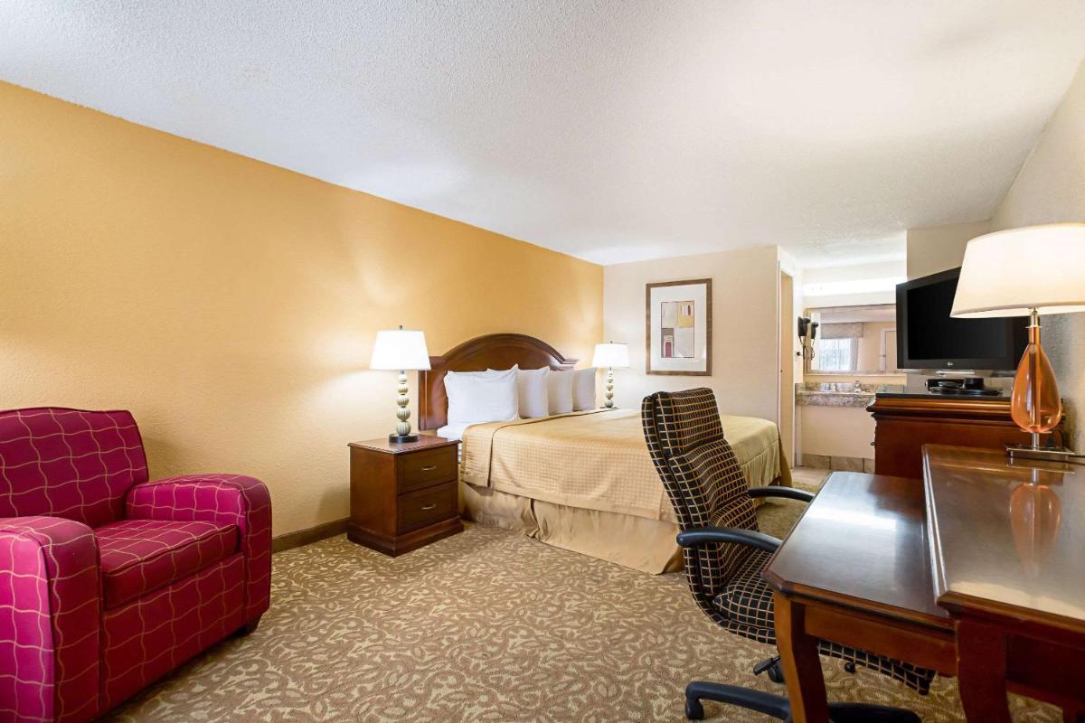 King Room - Non-Smoking photo 3