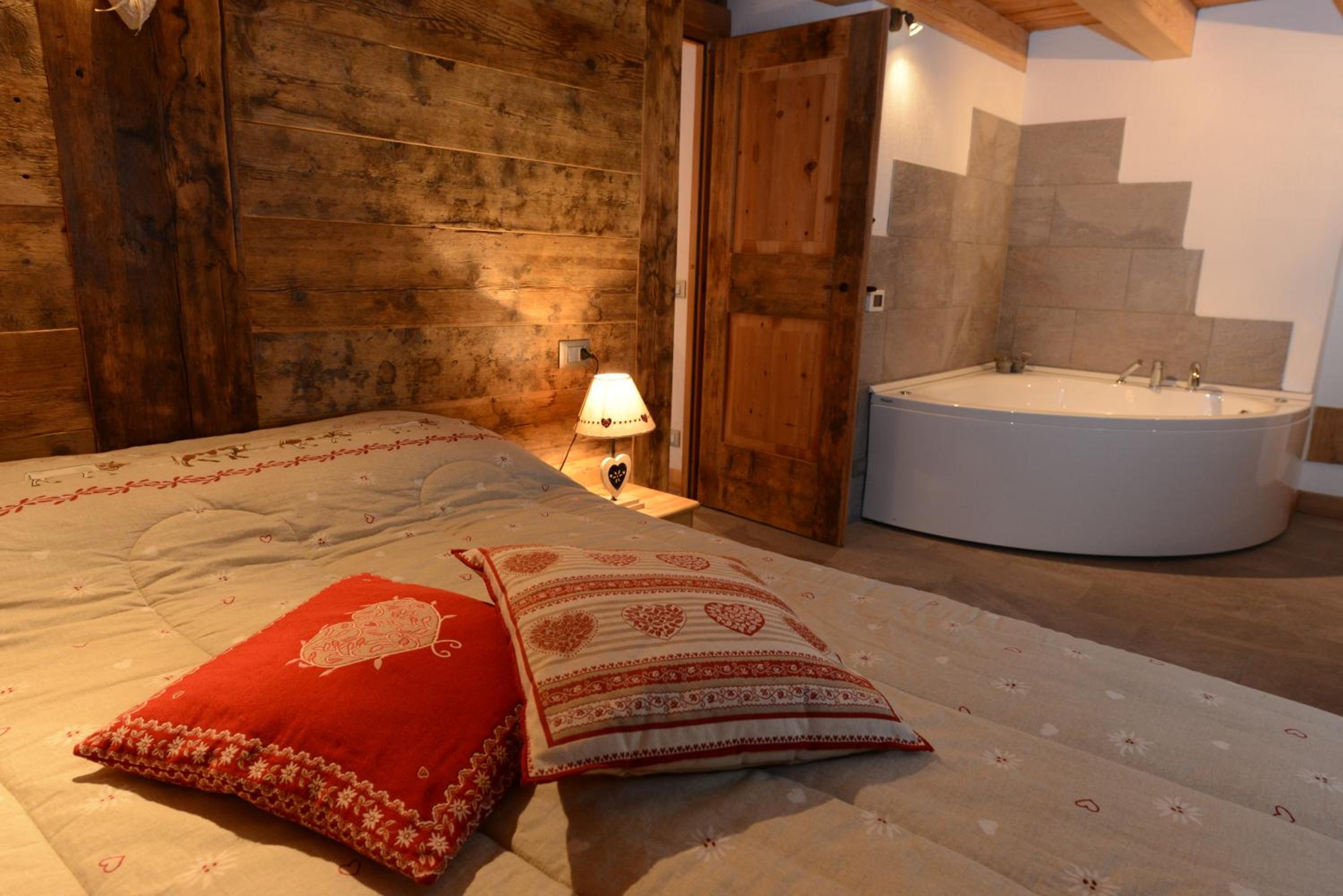 Two-Bedroom Apartment with Spa Bath photo 2