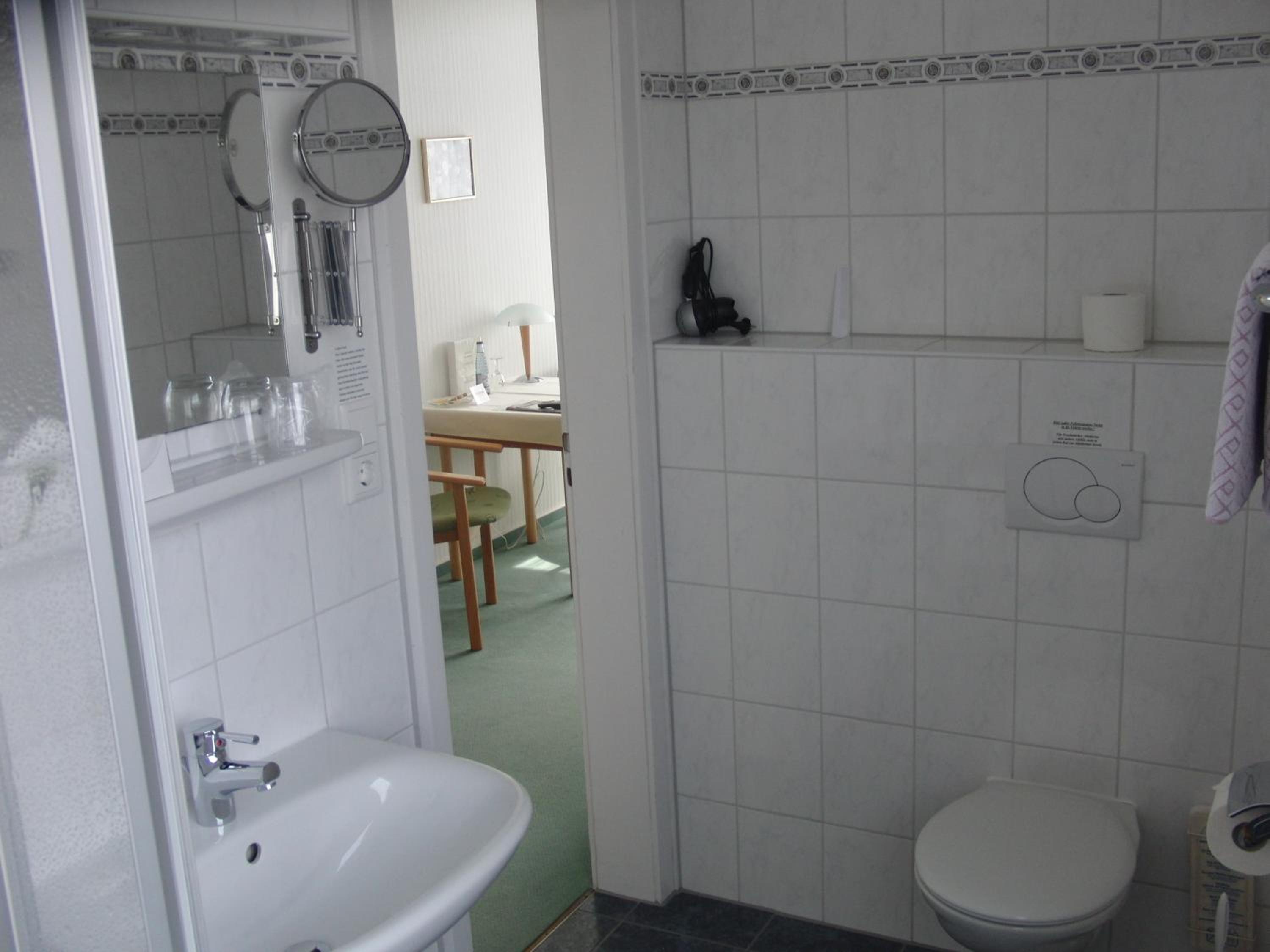Single Room photo 3