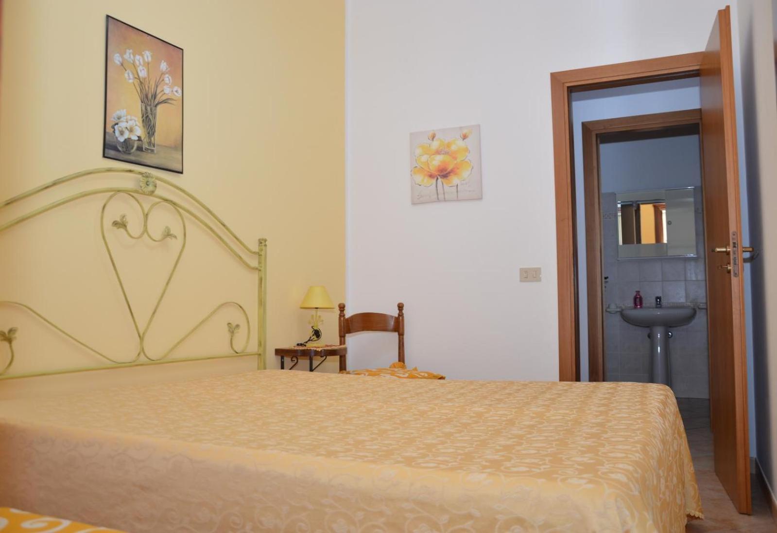 Two-Bedroom House - Photo 23