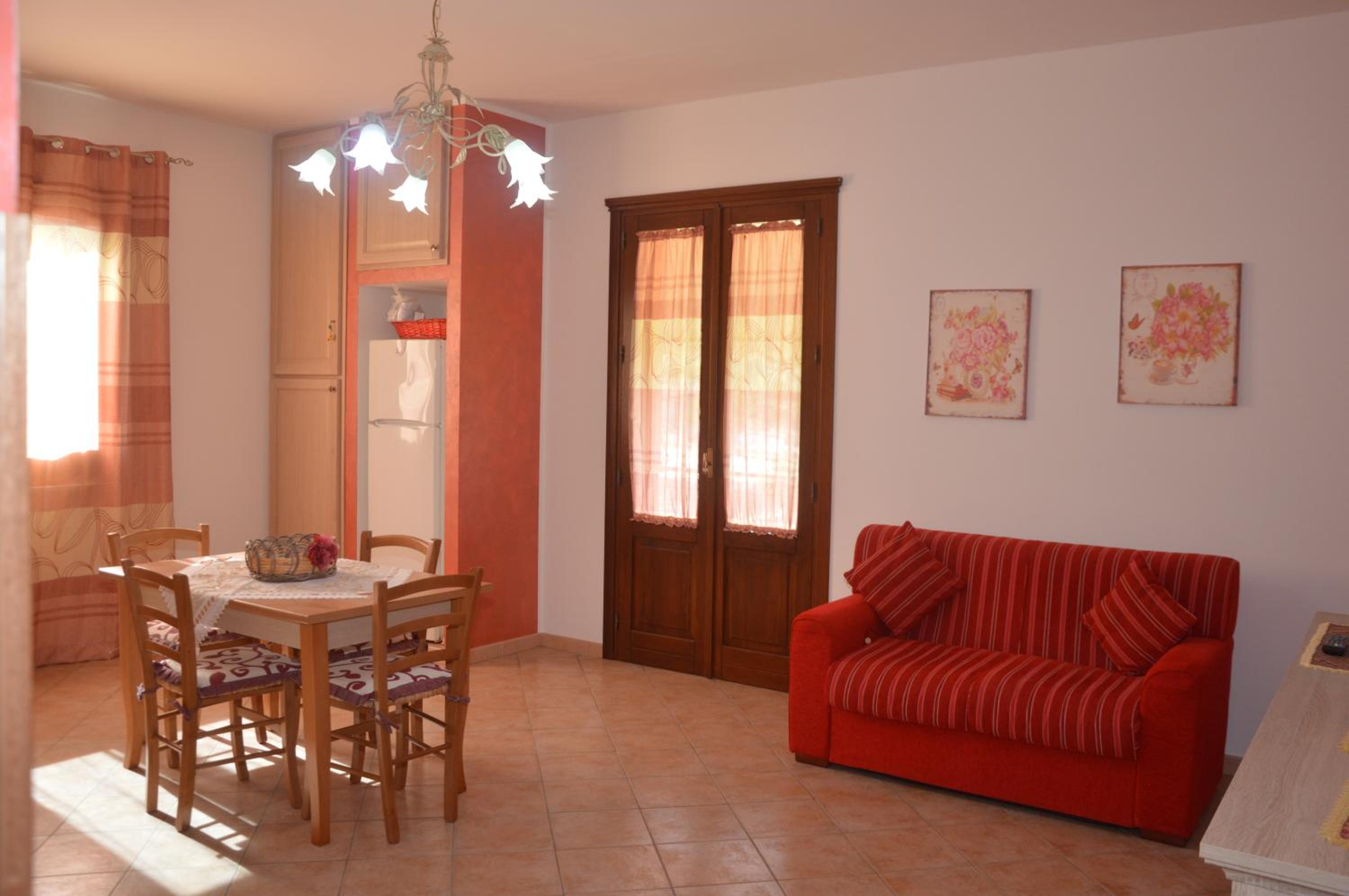 Two-Bedroom House - Photo 3