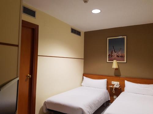 Economy Twin Room photo 2