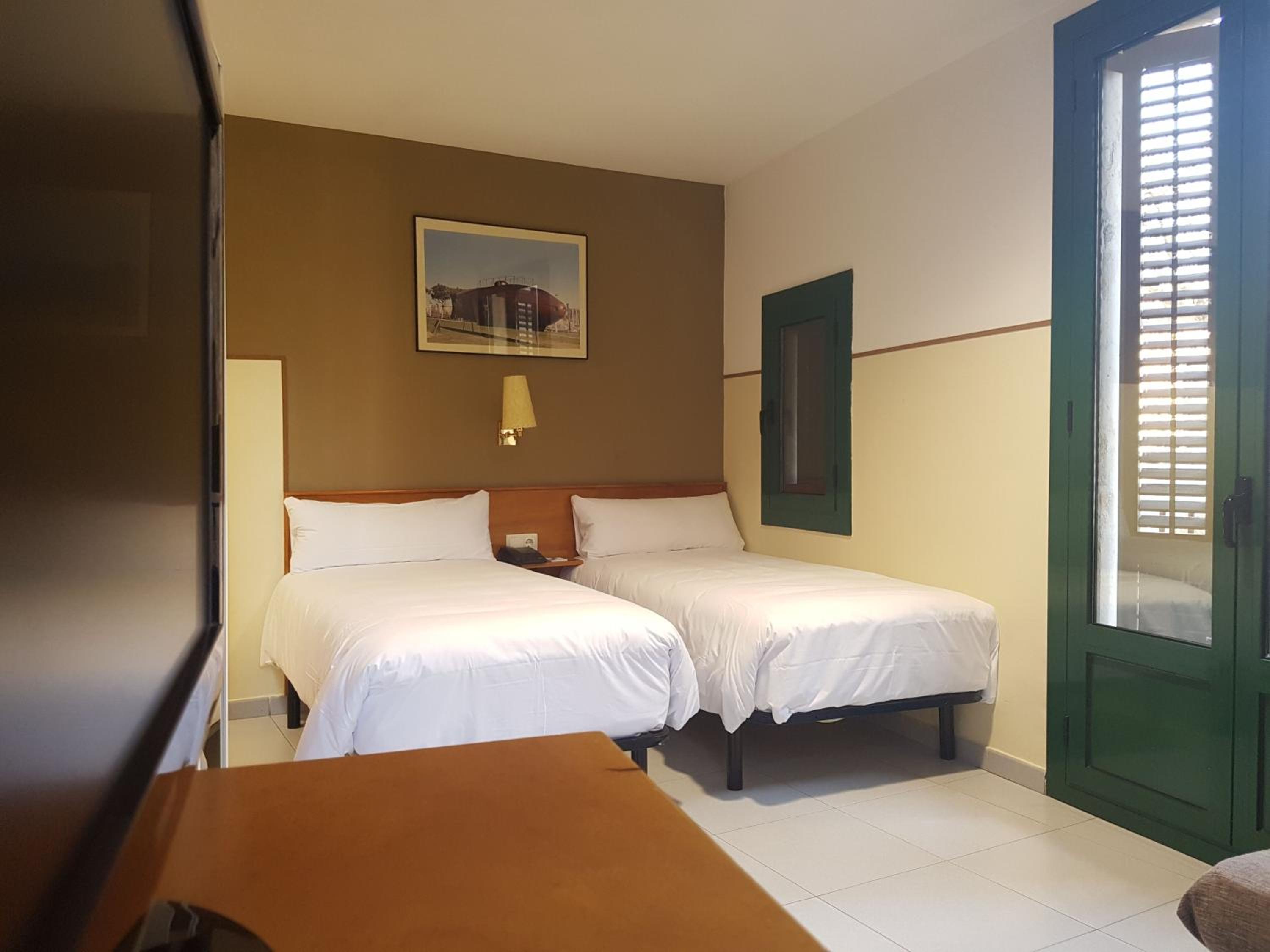 Twin Room with Balcony photo 2