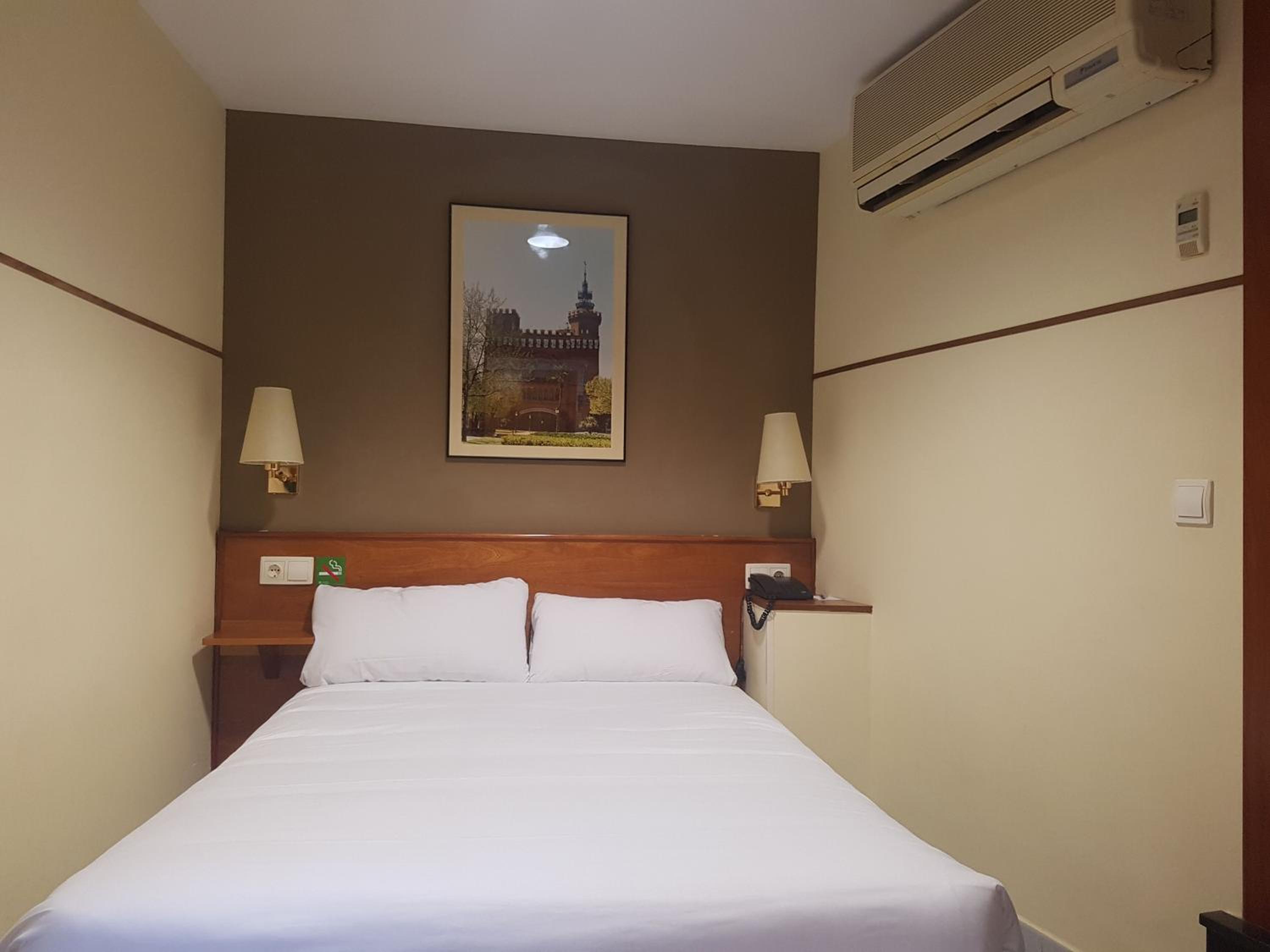 Basic Double Room with Balcony photo 3