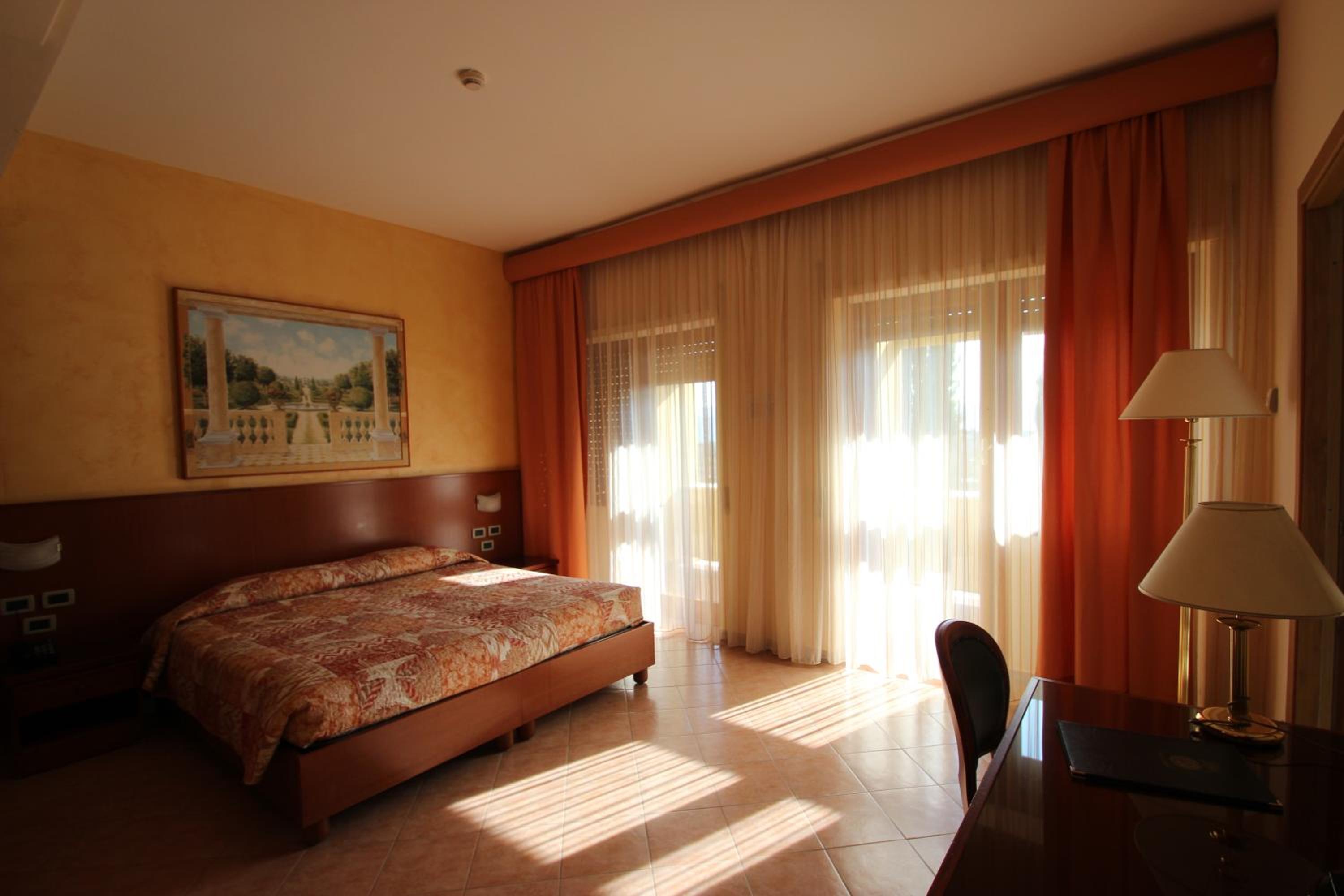 Standard Double Room - Photo 1