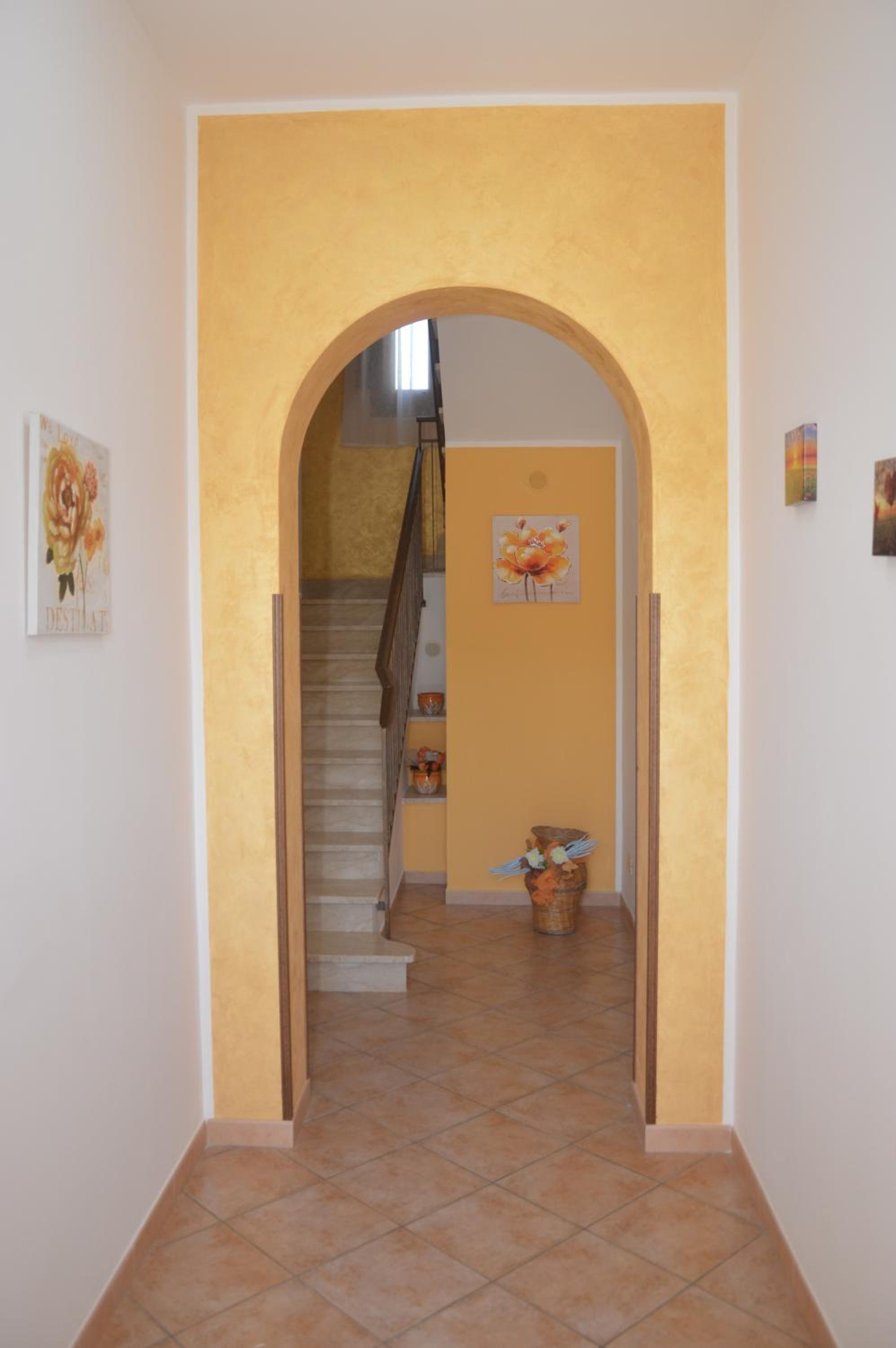 Two-Bedroom House - Photo 9