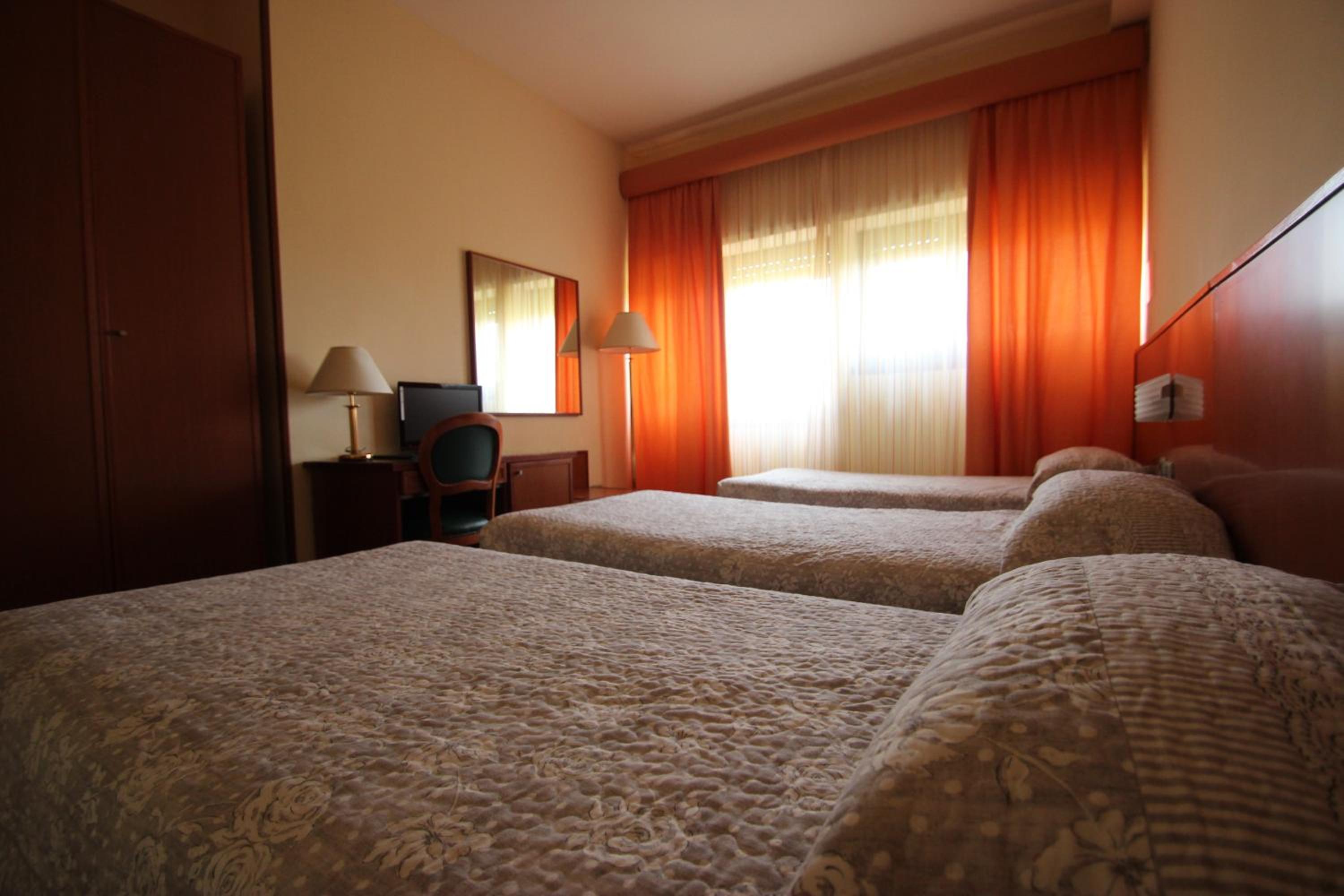 Standard Triple Room - Photo 1