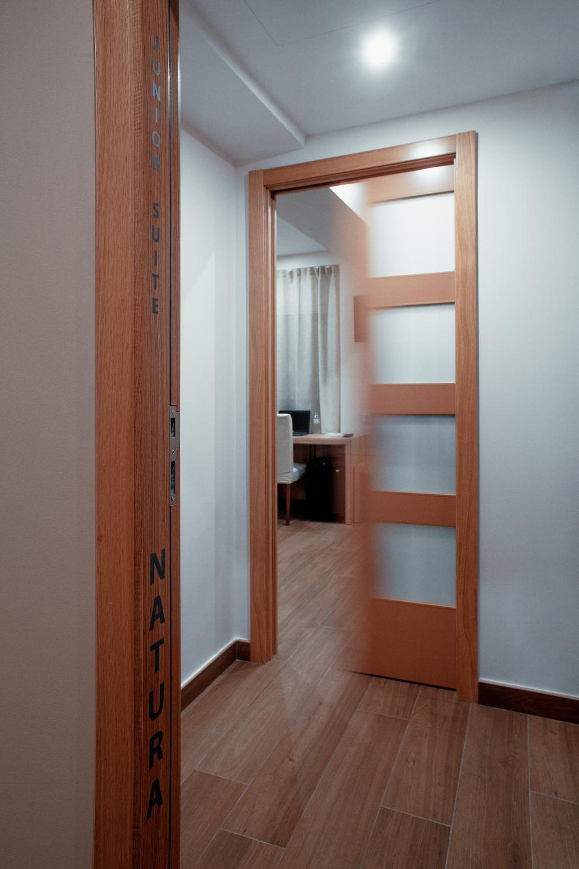 Deluxe Junior Suite photo 3