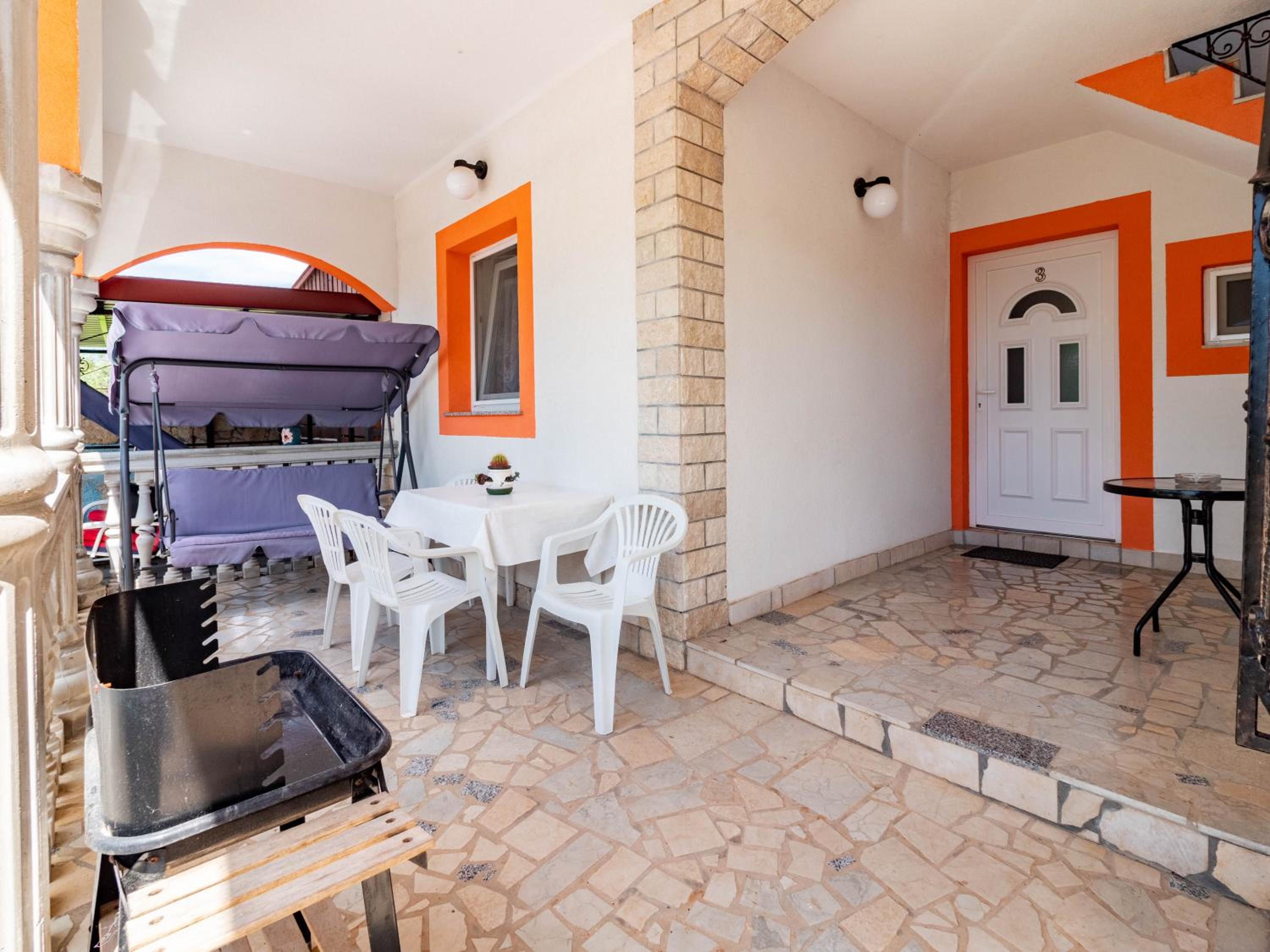 One-Bedroom Apartment with Terrace - Photo 12