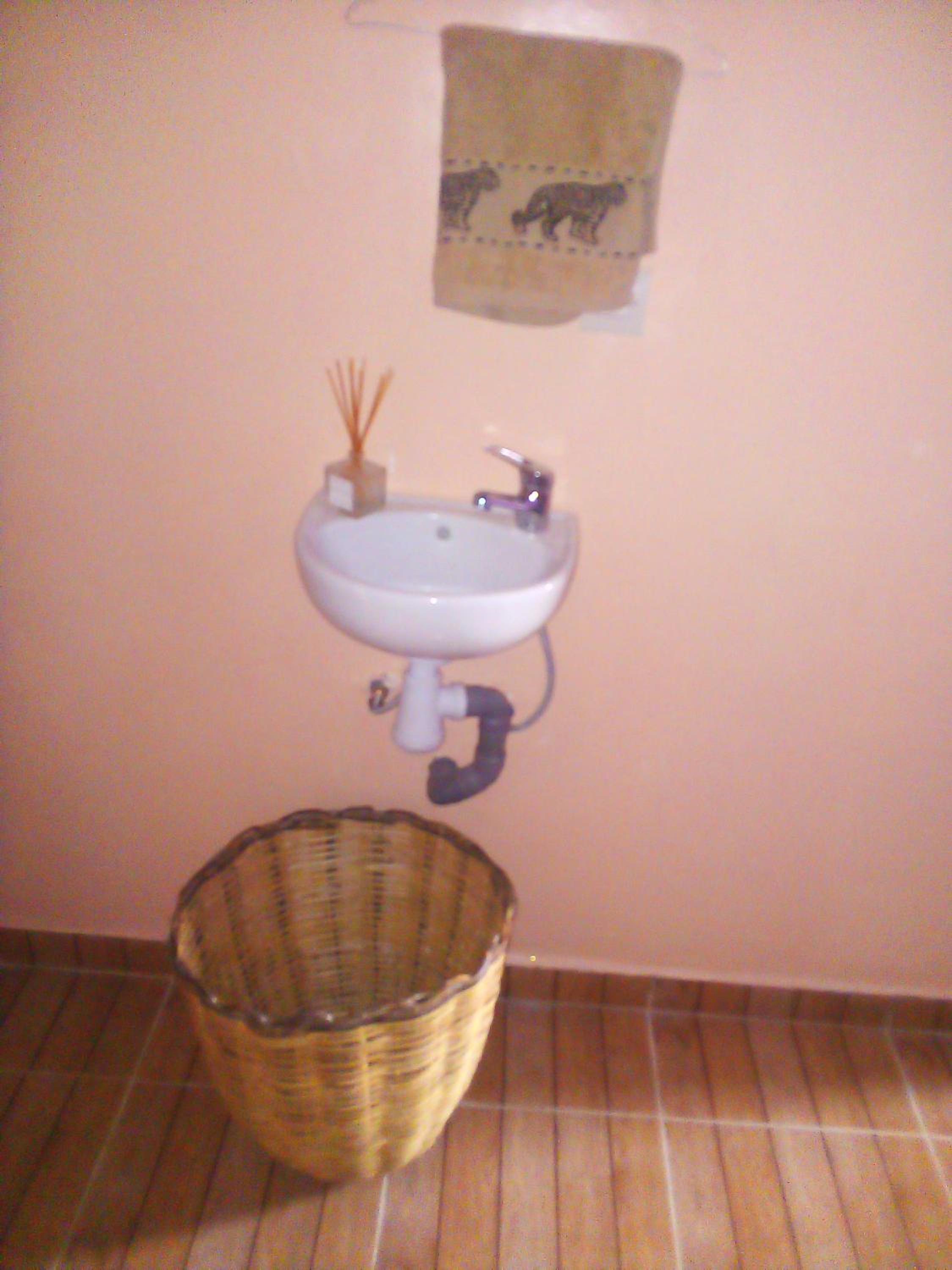 Budget Twin Room - Photo 2
