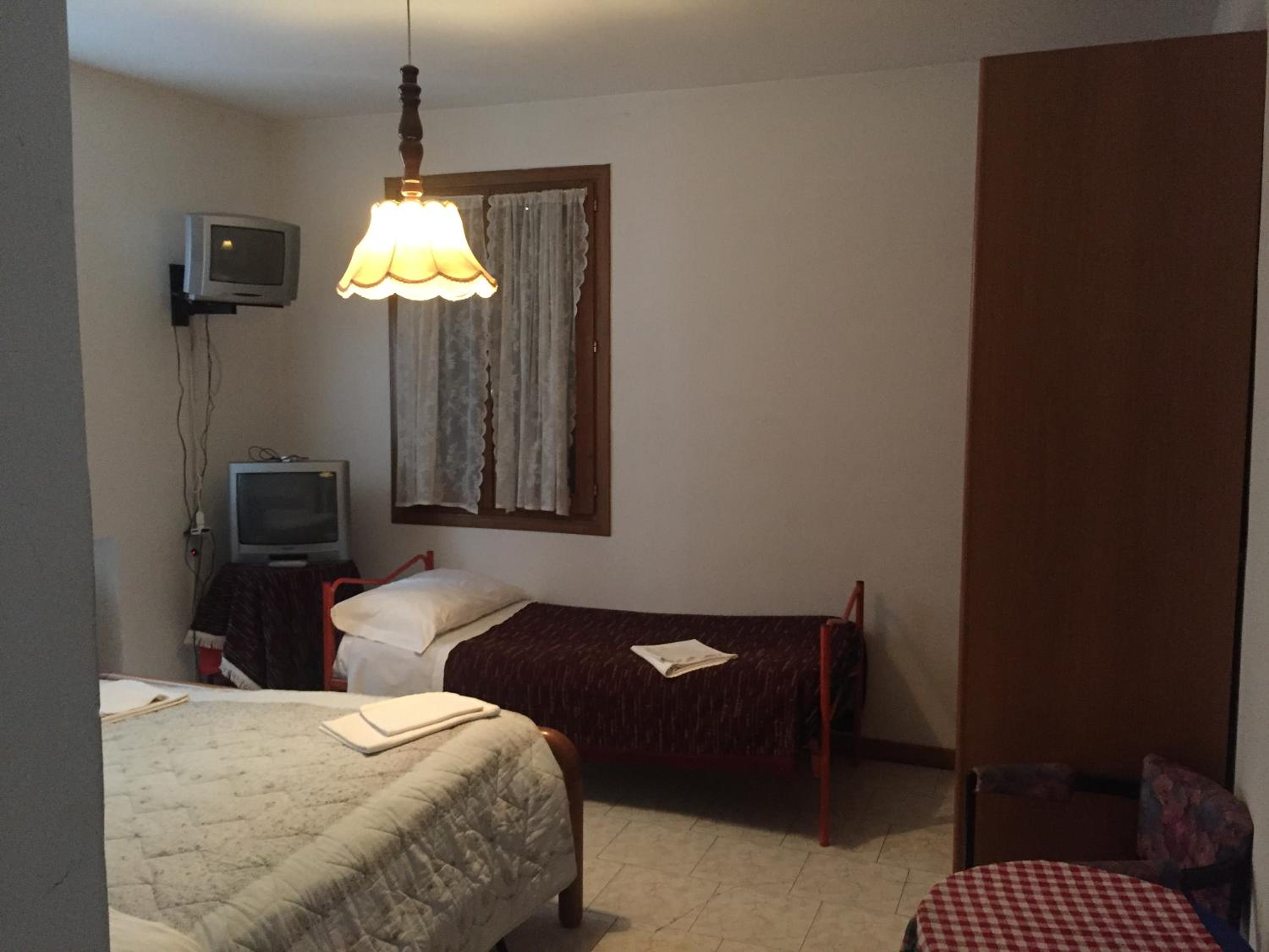 Double Room - Photo 6