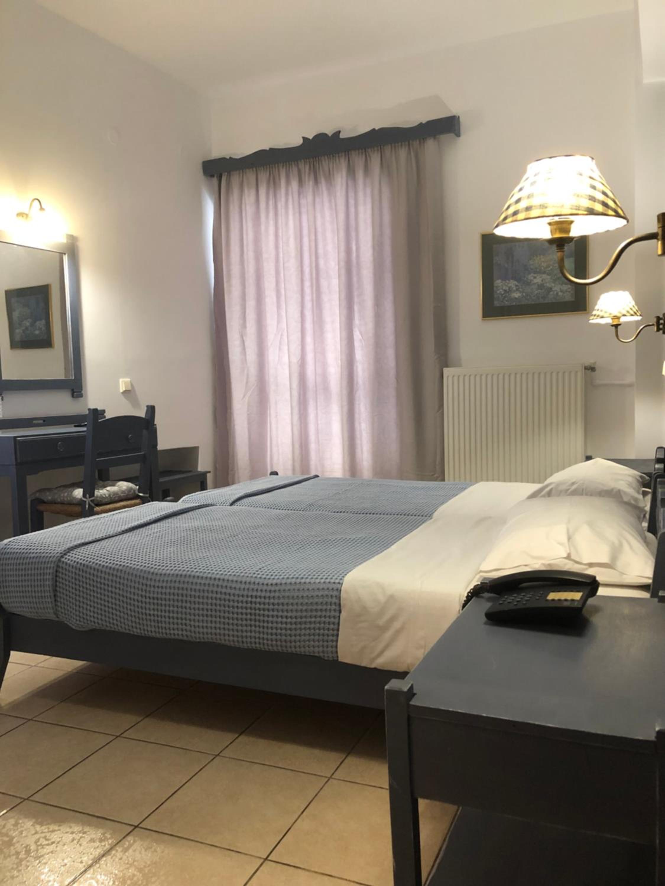 Standard Double Room thumbnail 6