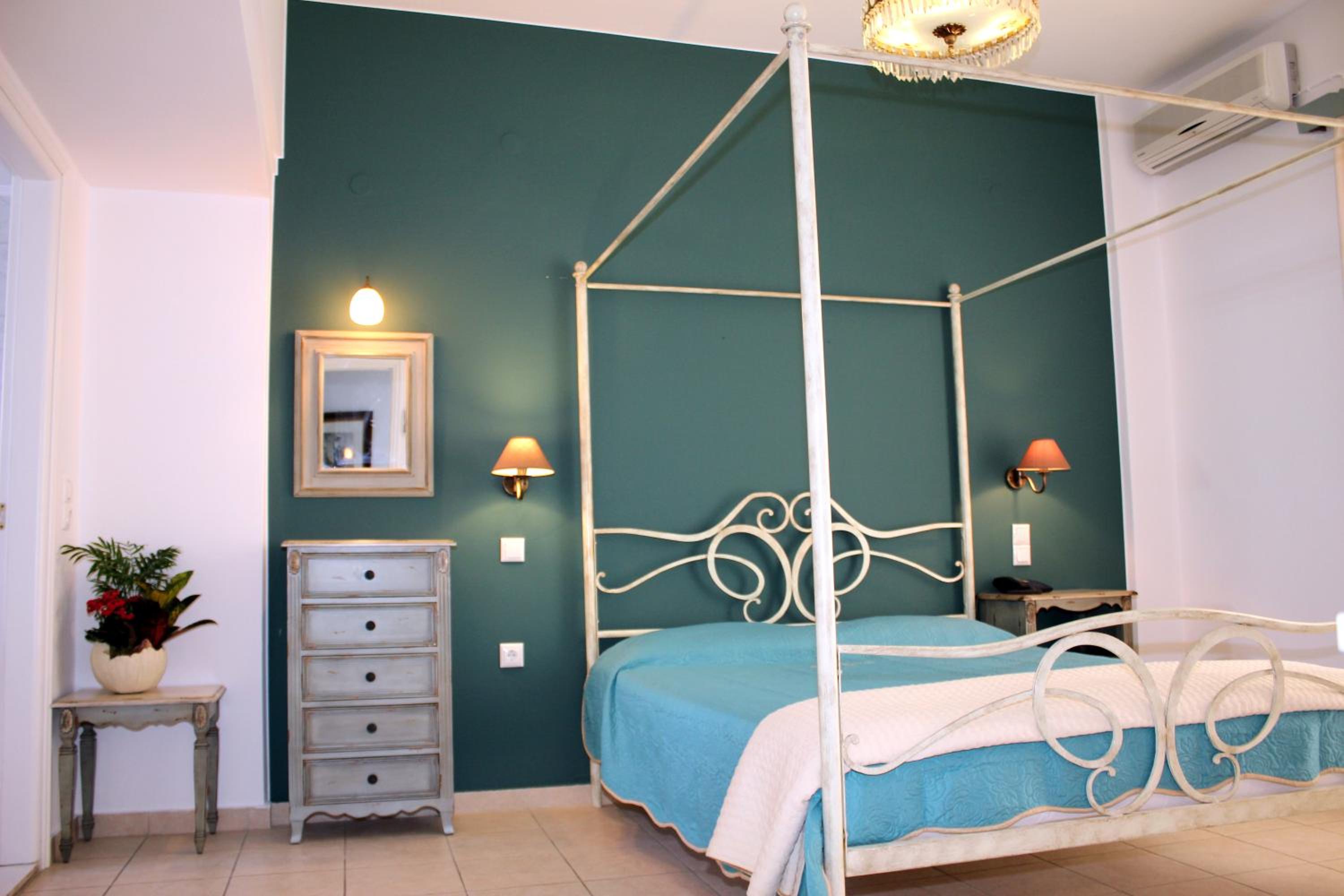 Superior Double Room (Double Bed & Sofa)