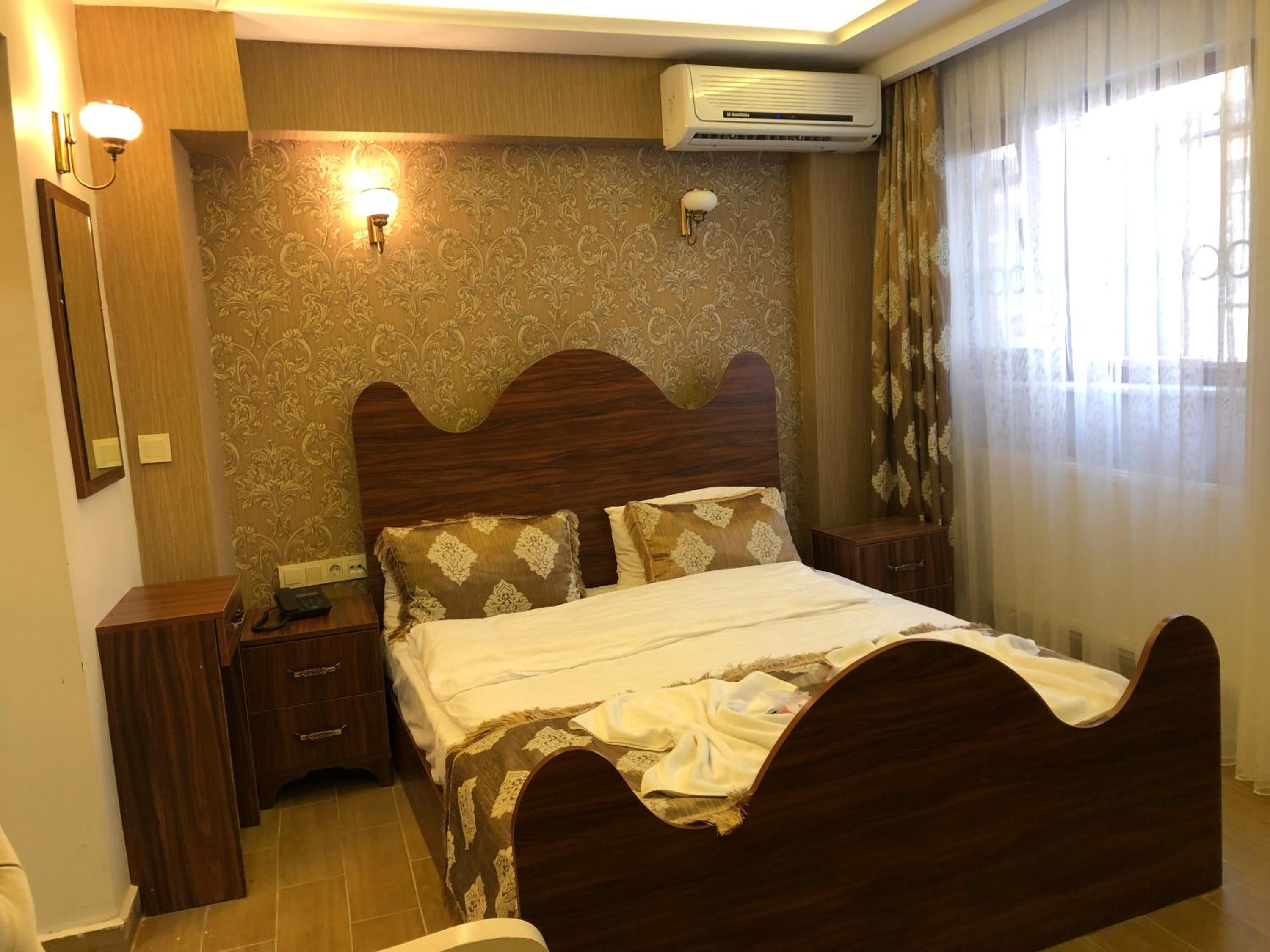 Economy Triple Room photo 3