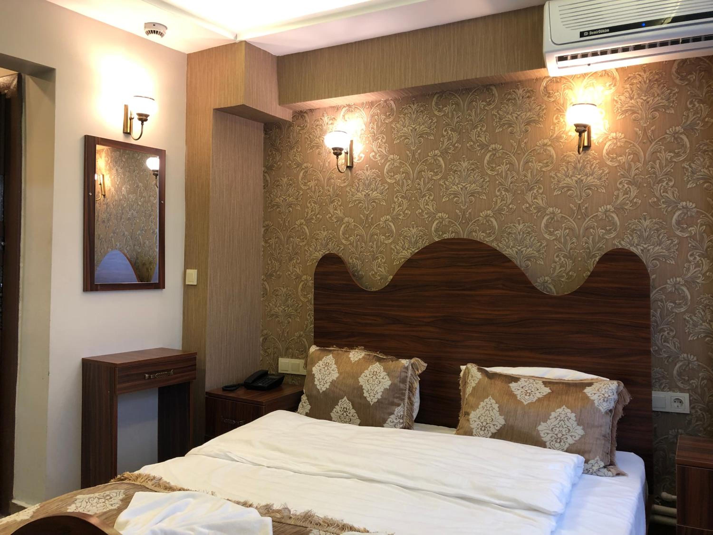 Economy Triple Room photo 1