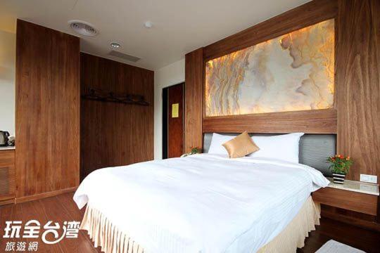 Superior Double Room with Lake View - Lower Floors photo 1