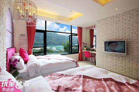 Quadruple Room with Lake View photo 2
