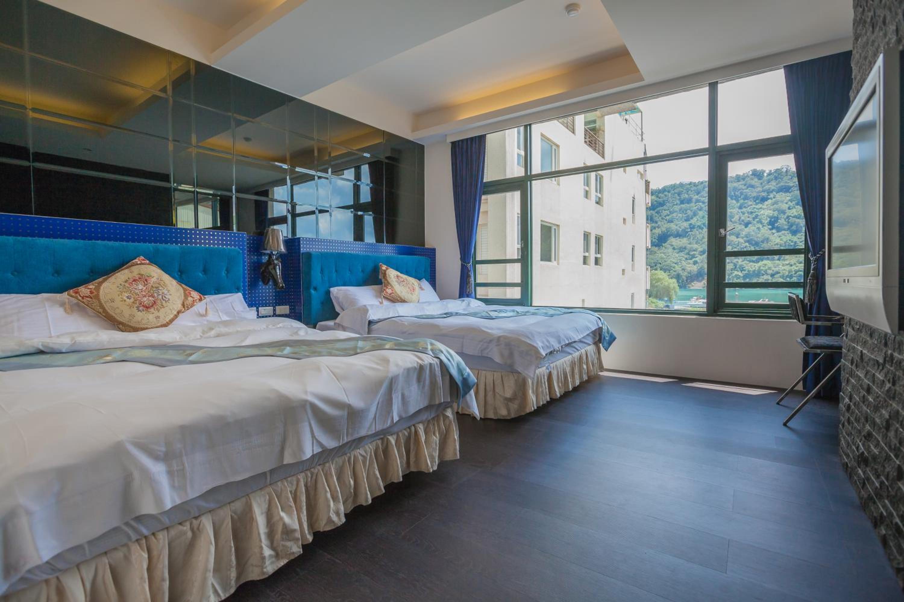 Quadruple Room with Lake View photo 1