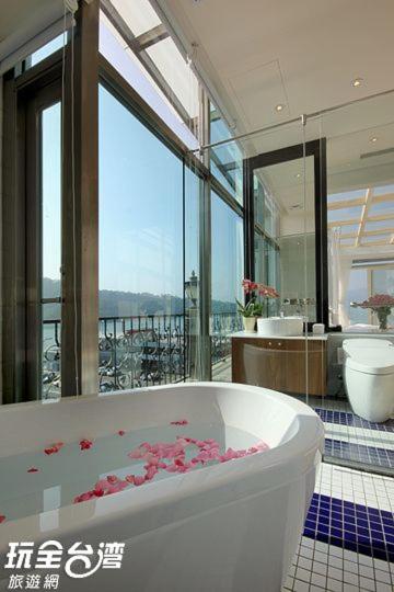Deluxe Double Room with Balcony and Sea View photo 2