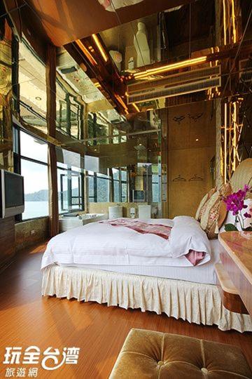 Deluxe Double Room with Lake View - Upper Floors