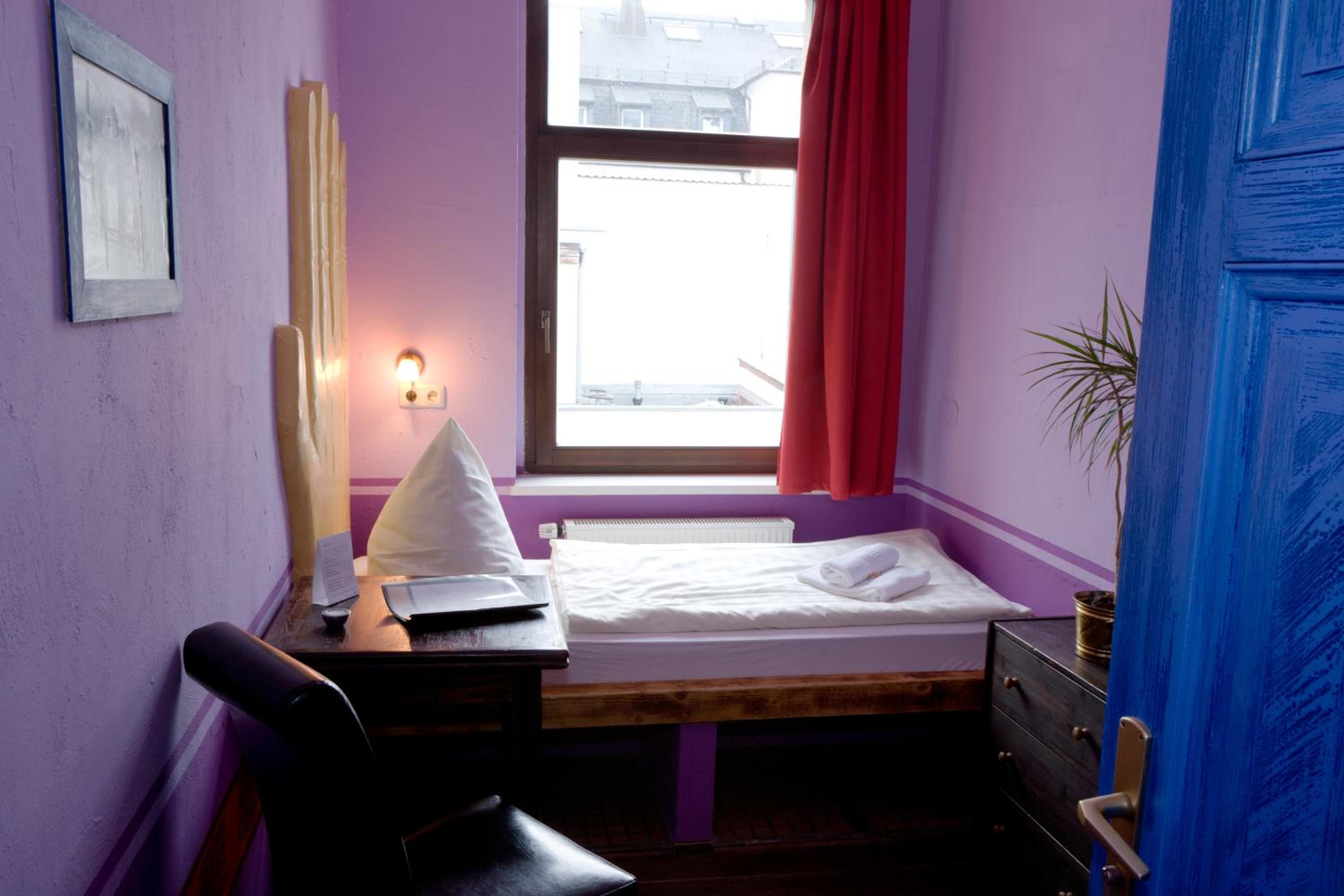Single Room with Shared Bathroom photo 1
