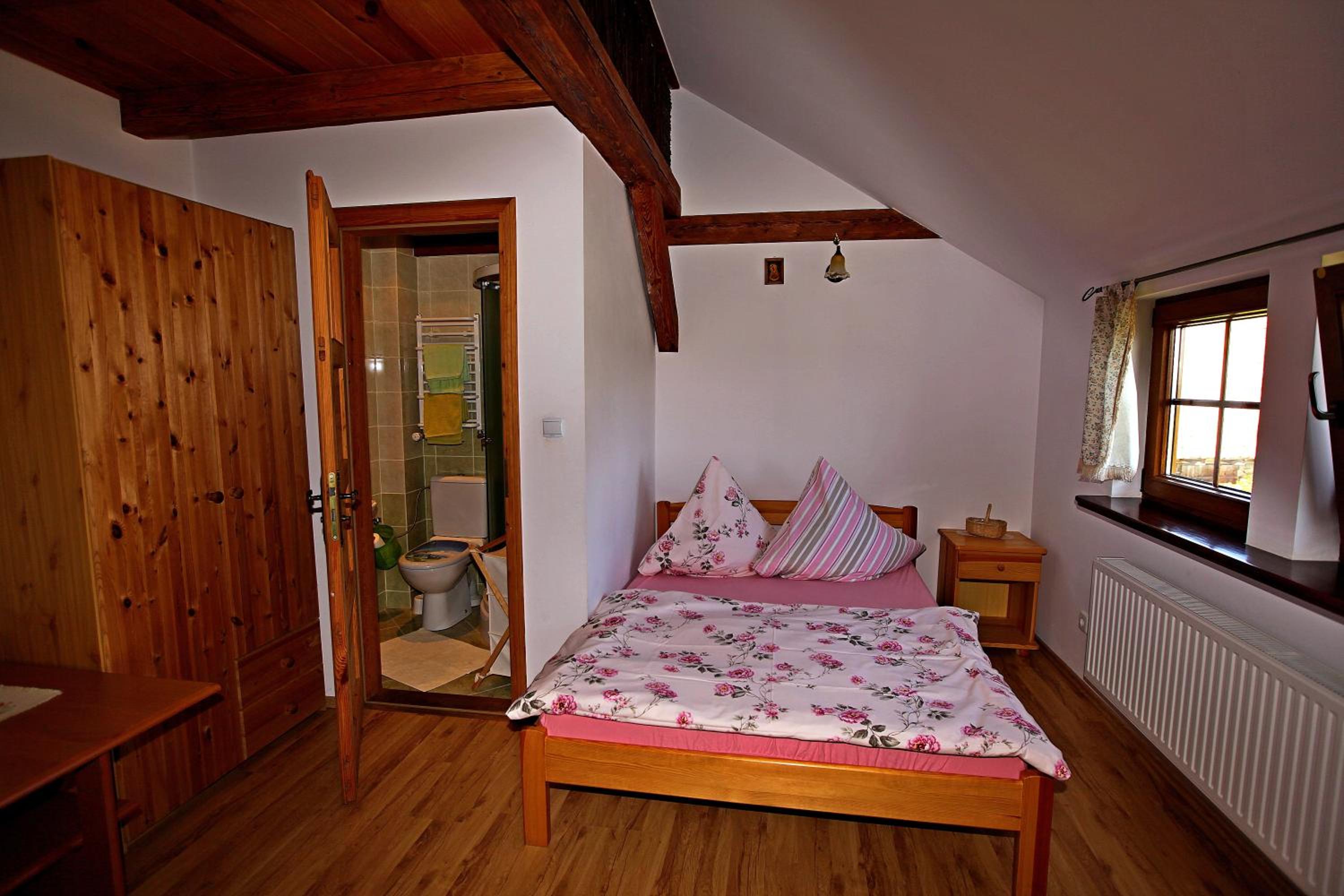 Double or Twin Room - Photo 5