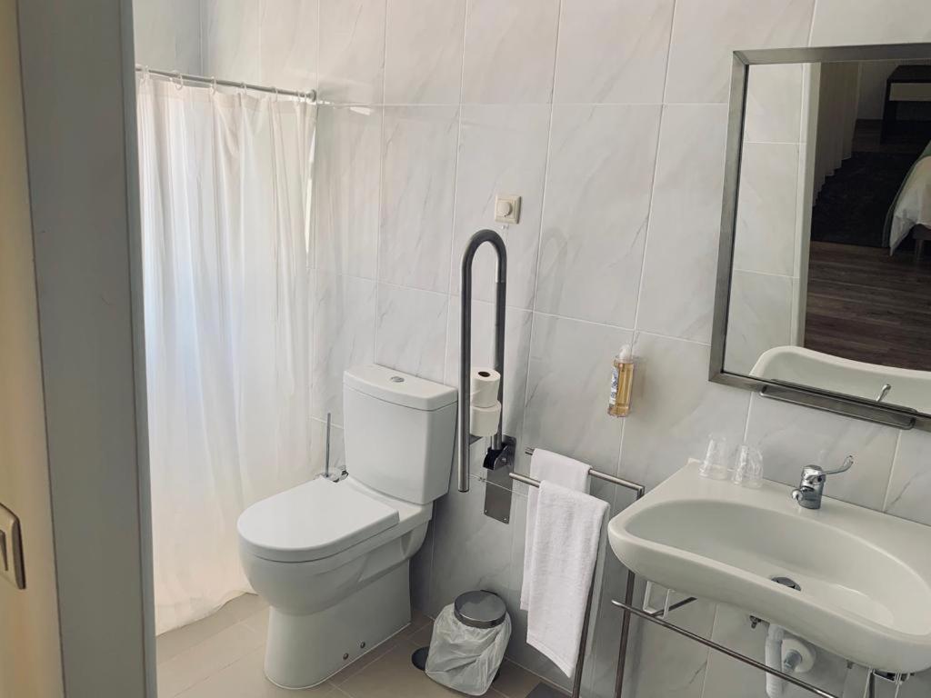 Double or Twin Room - Disability Access photo 2