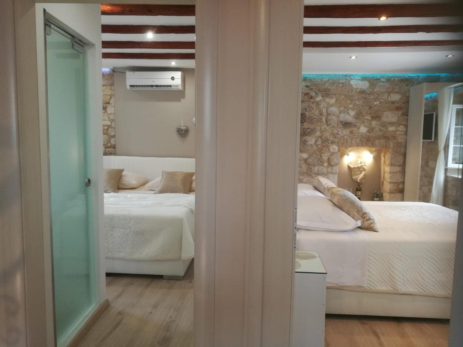 Deluxe King Room - Photo 6