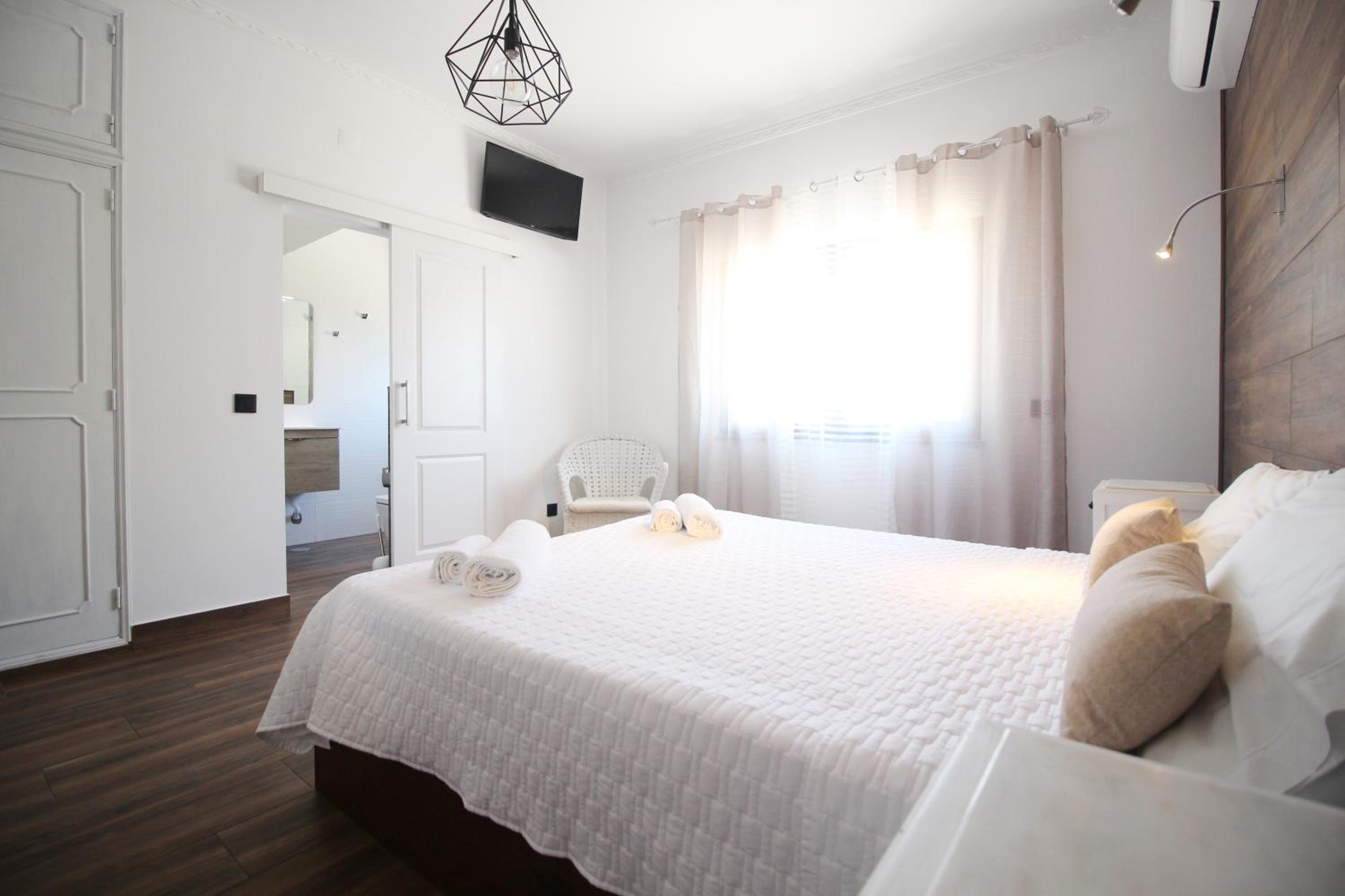 Double Room with Private Bathroom photo 3