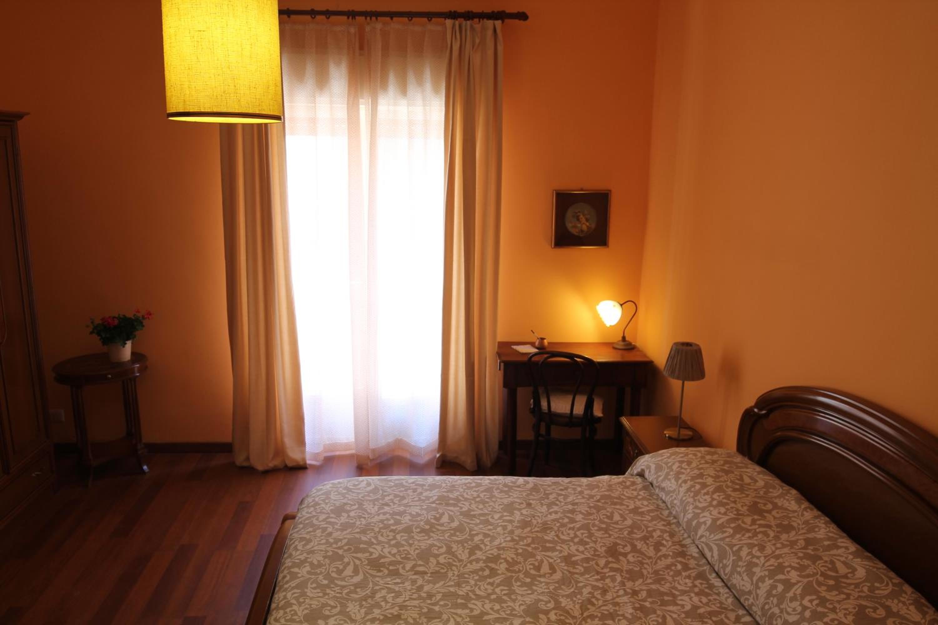 Large Double Room - Photo 2