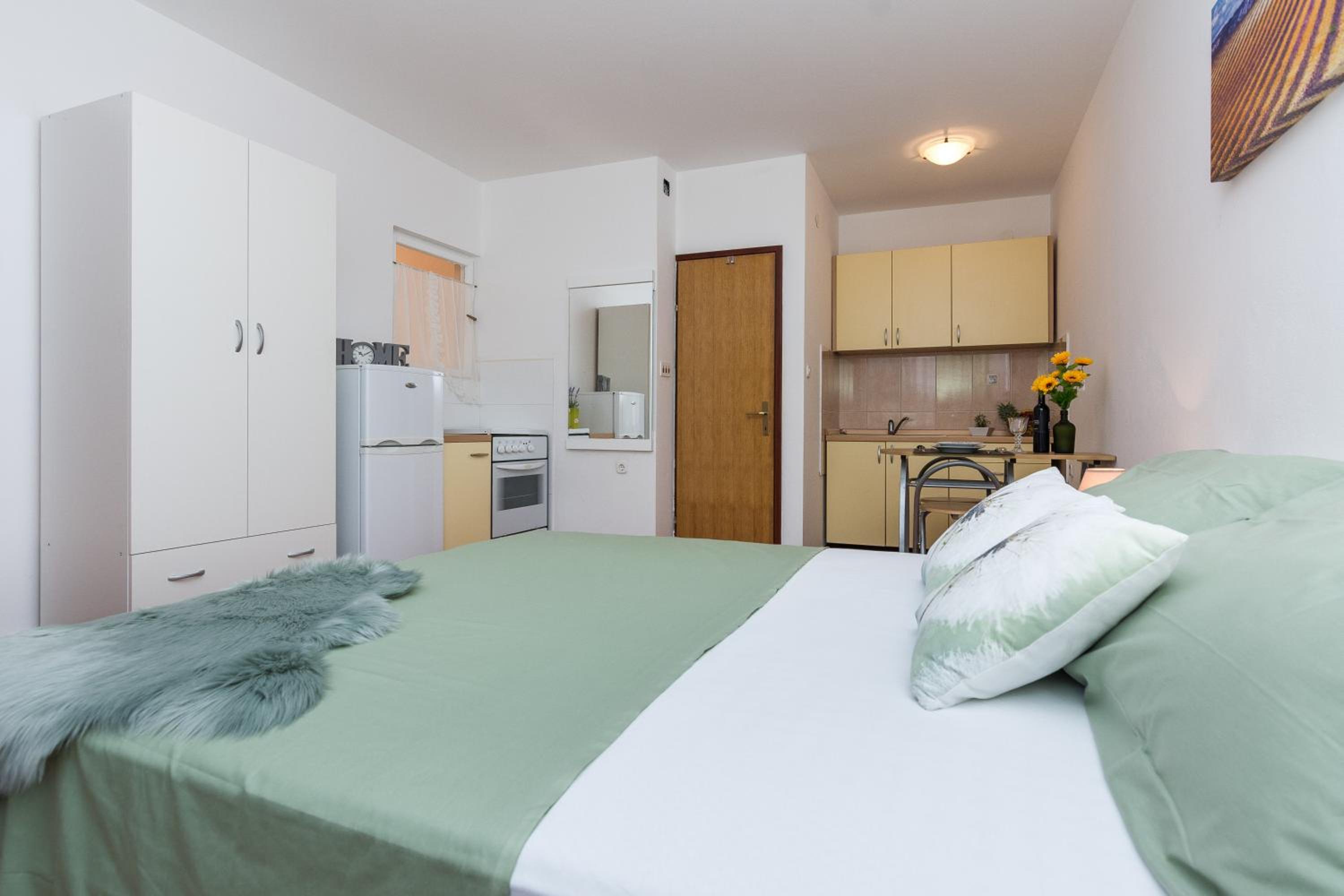 Studio Apartment photo 3