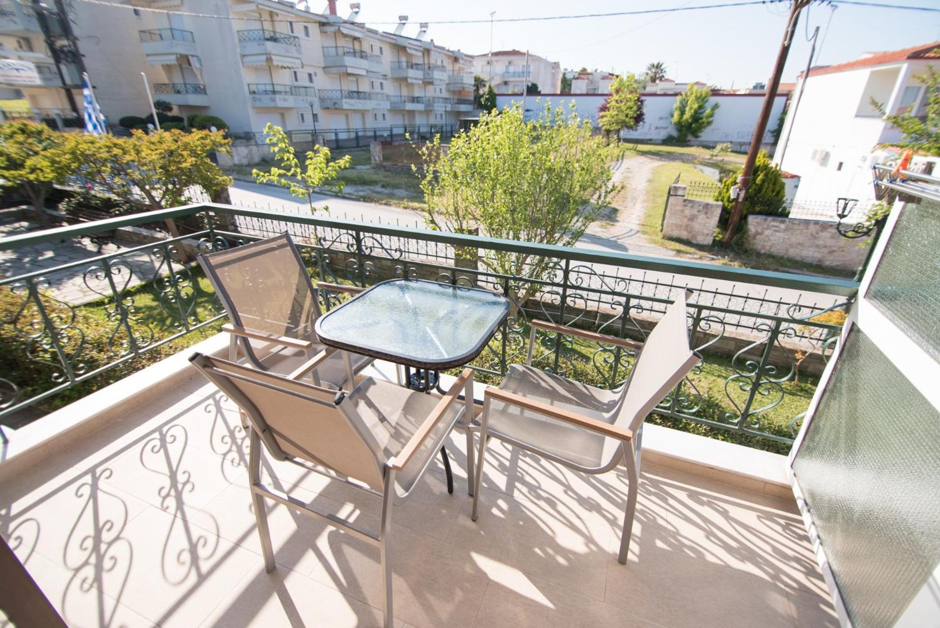 One-Bedroom Apartment (3 Adults) photo 2
