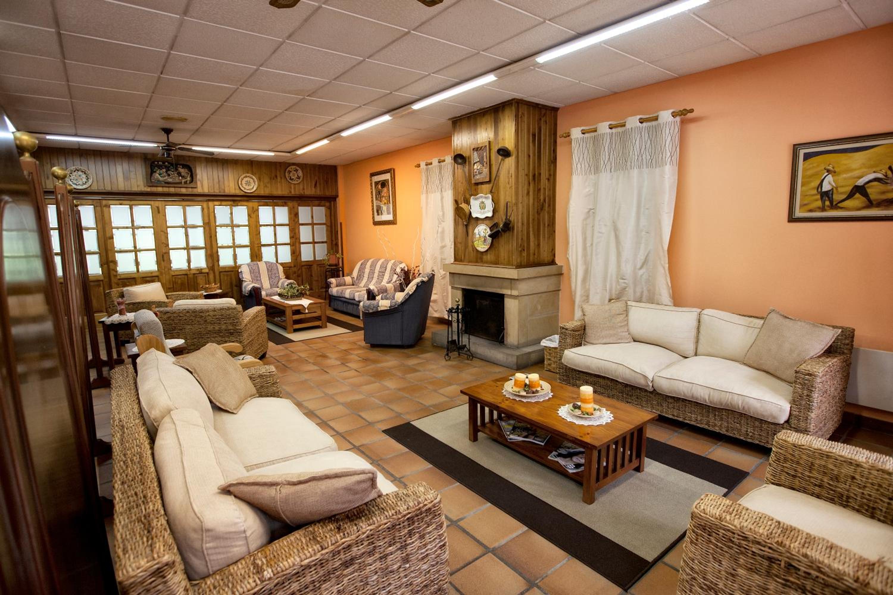 Double or Twin Room - Photo 18