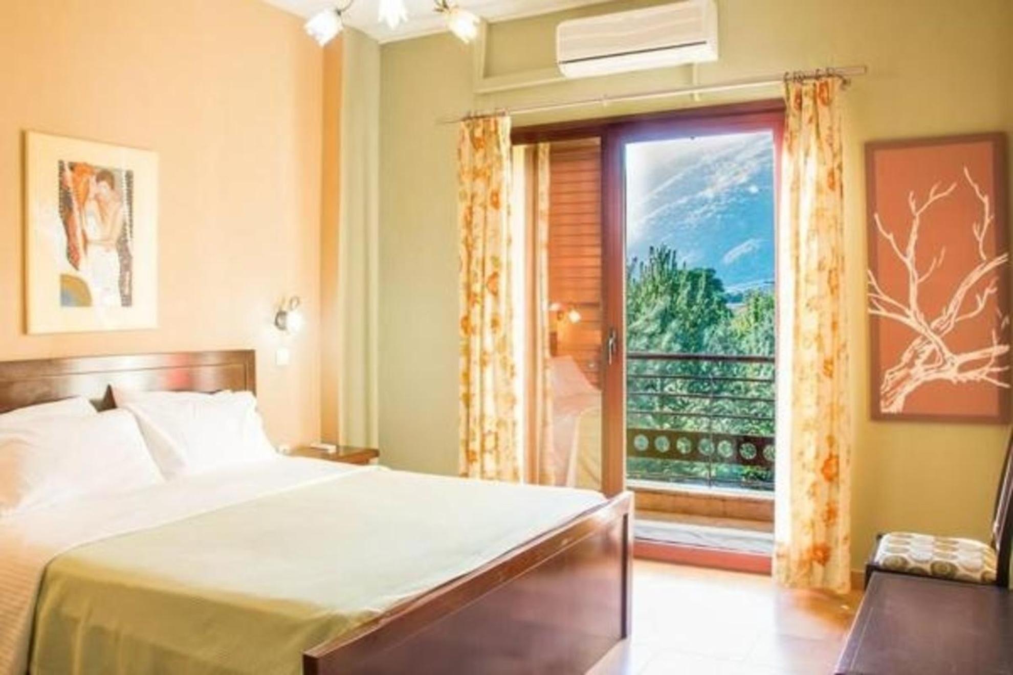 Double Room - Photo 8