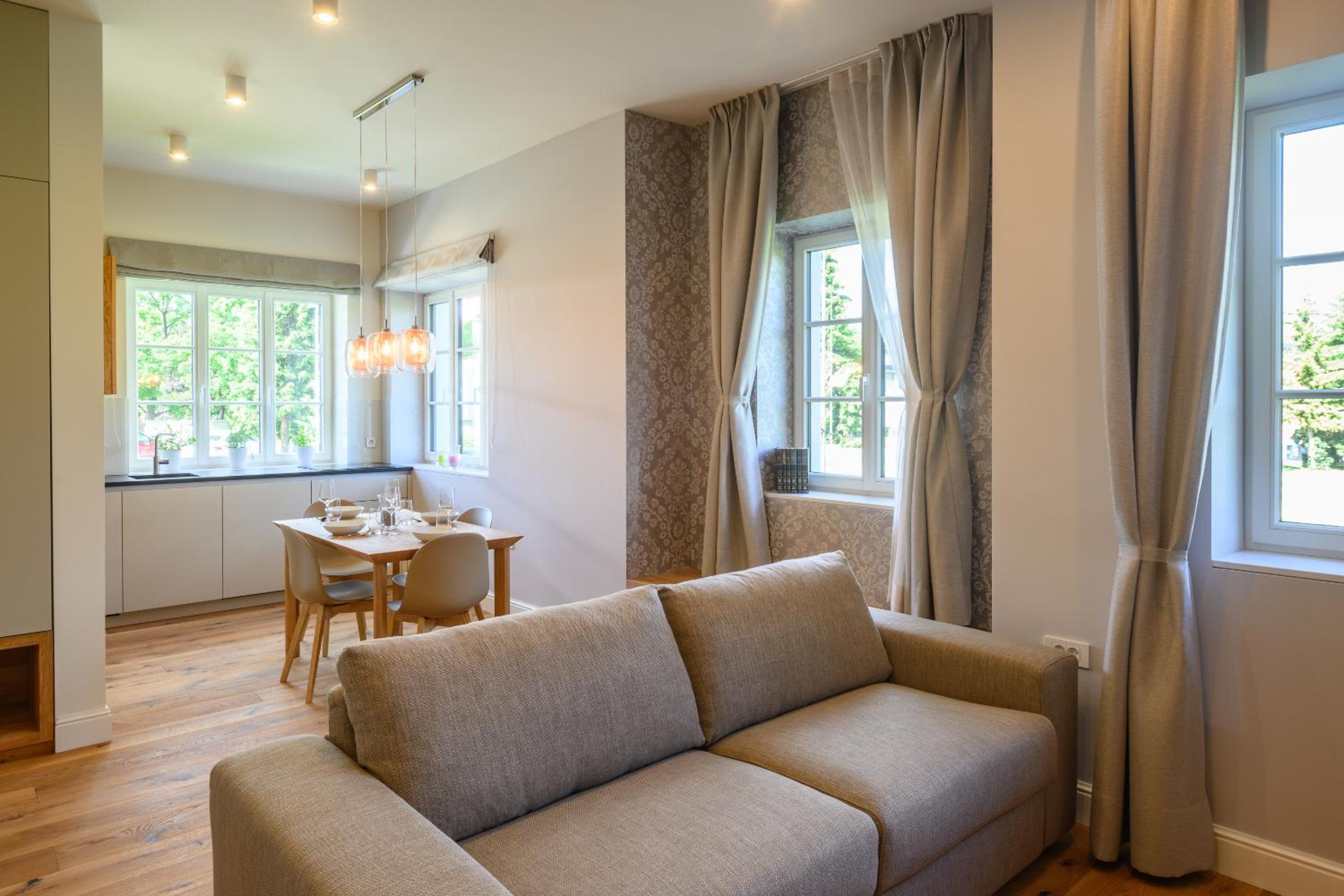 Apartment with Mountain View - Photo 4