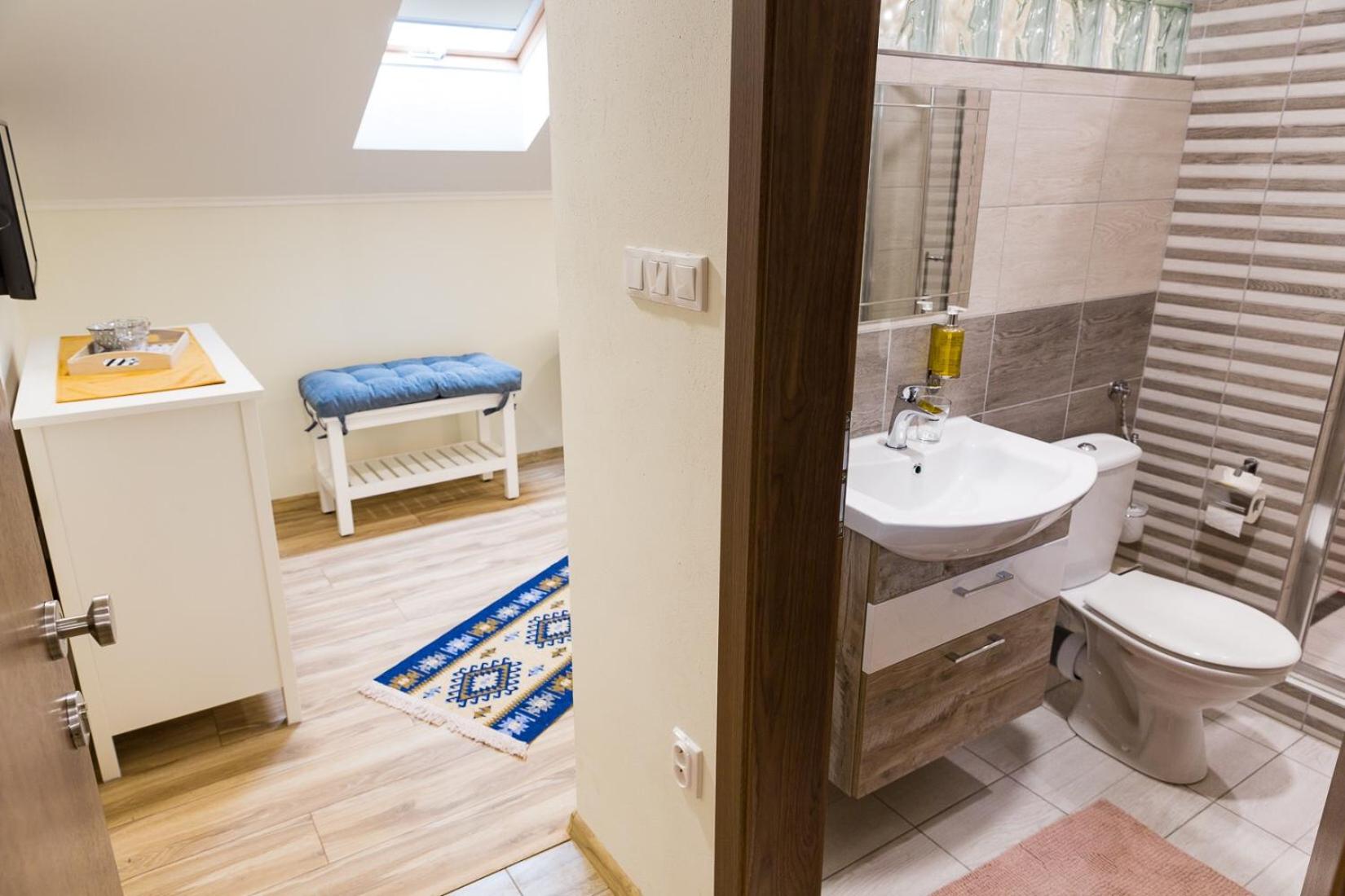 Double or Twin Room with View - Photo 4