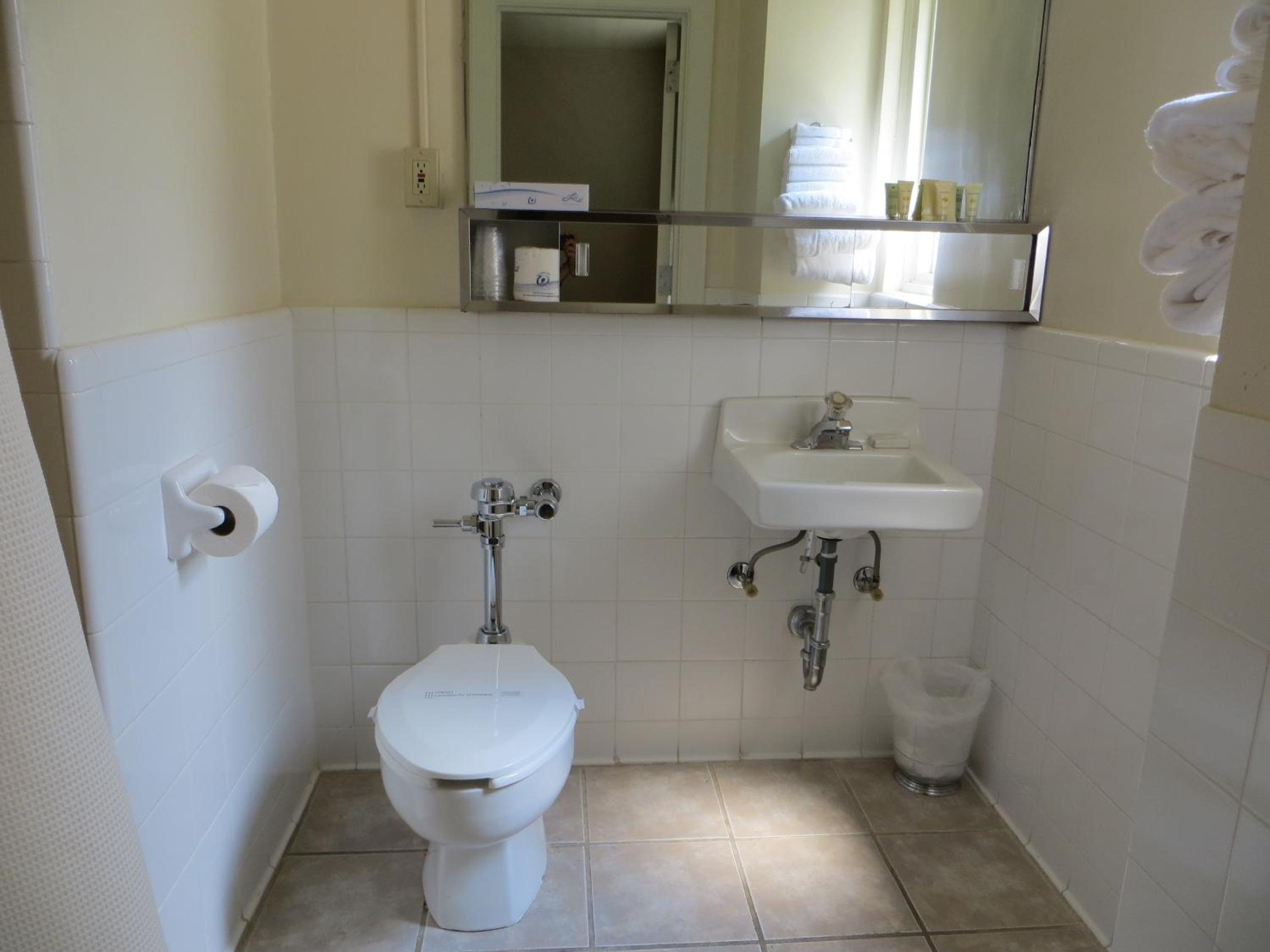 King Room - Non-Smoking photo 2