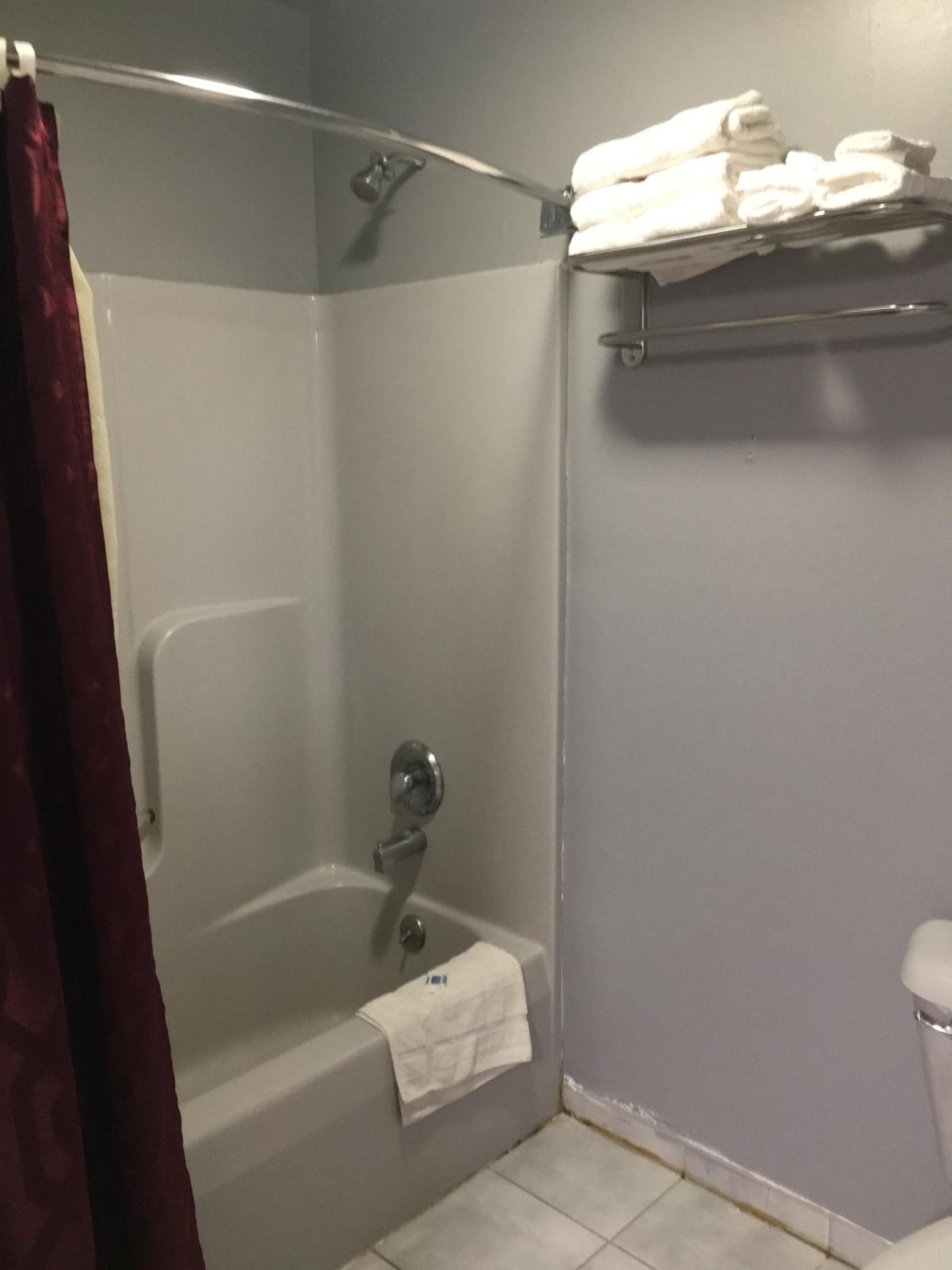 King Room with Spa Bath - Smoking photo 3