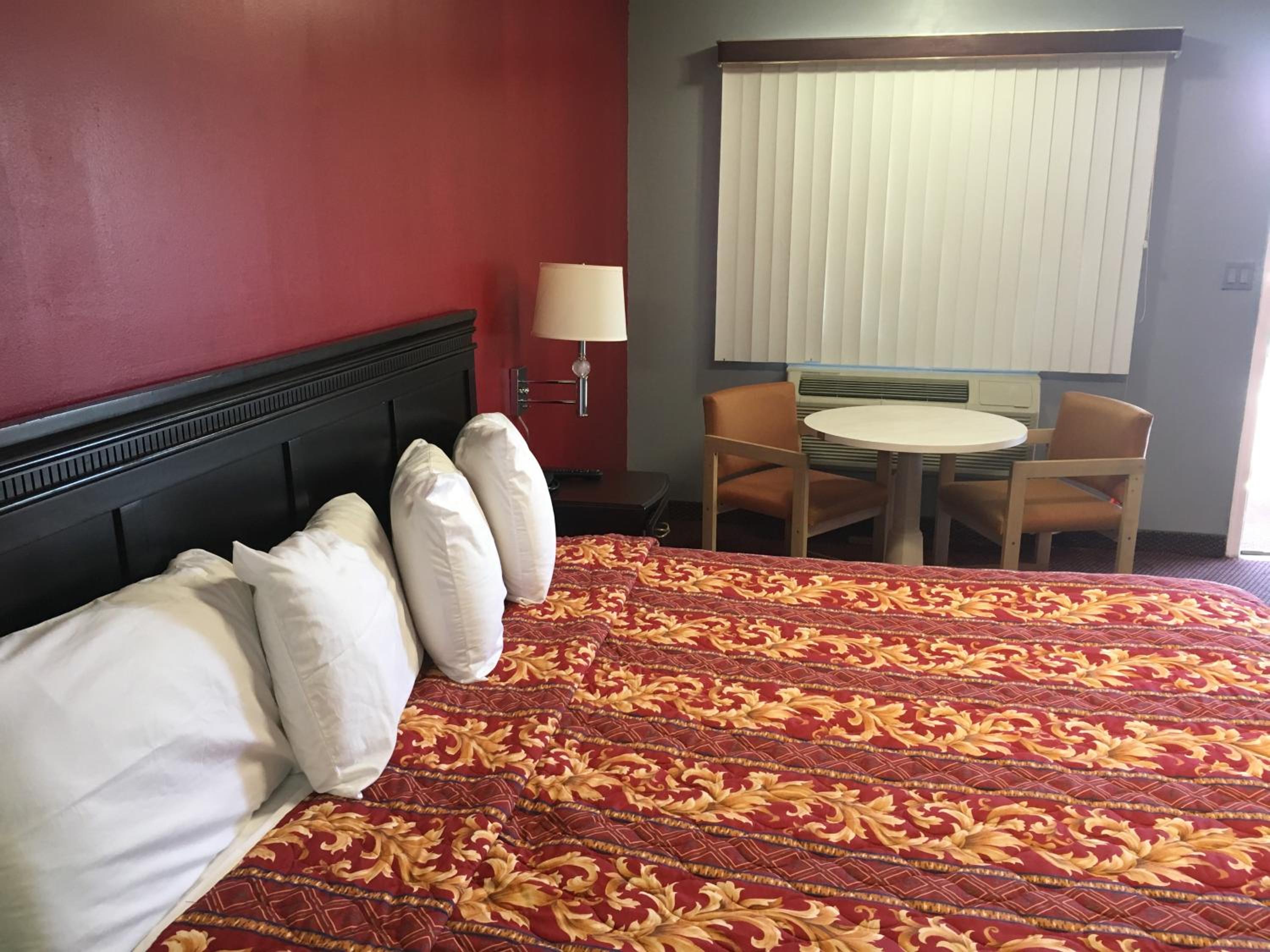 King Room - Non-Smoking photo 3