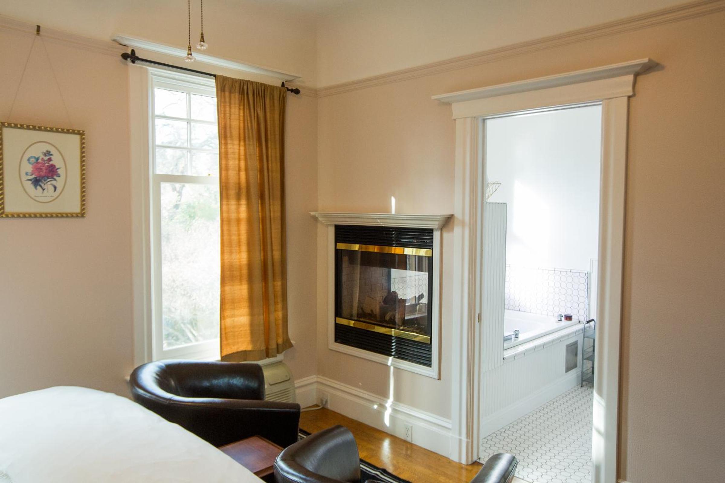 Queen Room with Garden View