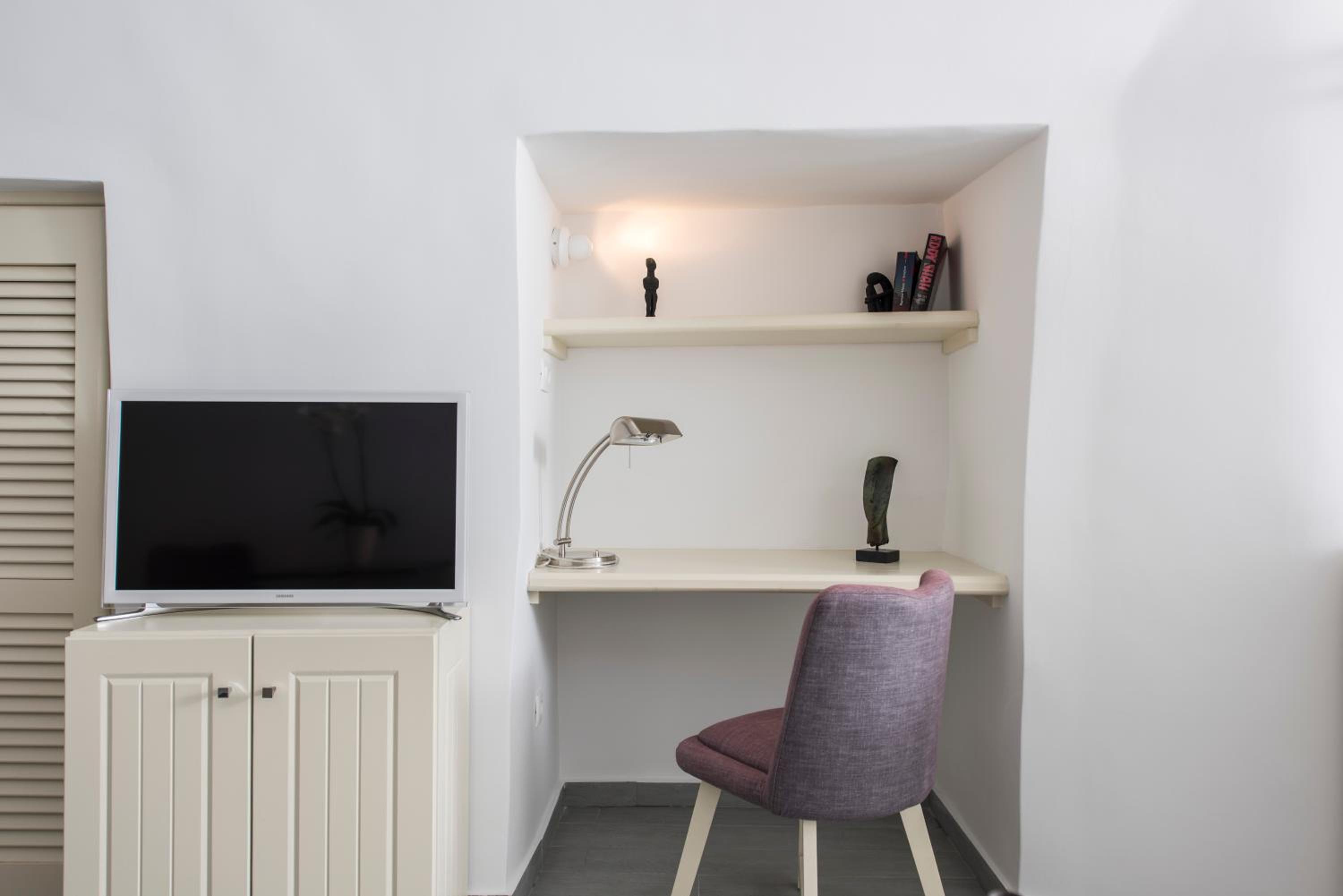 Emotion Suite with Hot Tub and Caldera View