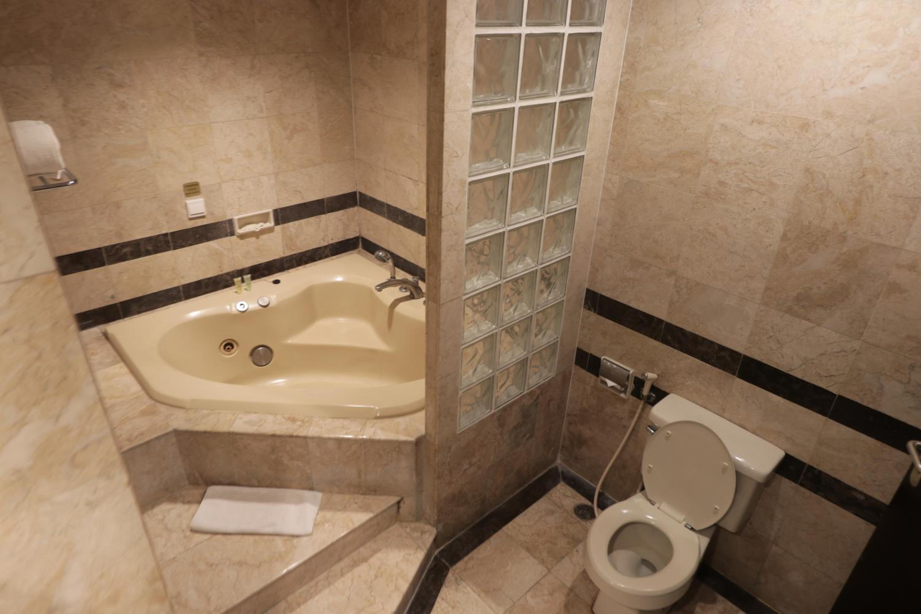 Deluxe Suite - Photo 3
