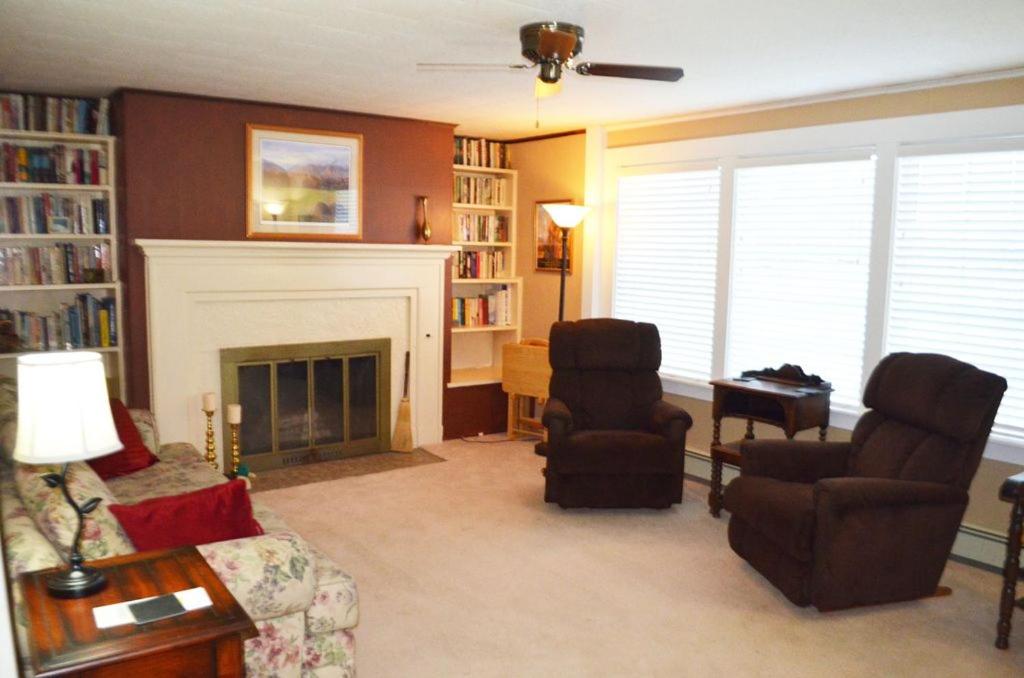Three-Bedroom House photo 3