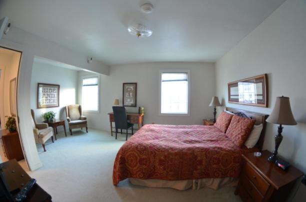 Queen Room photo 1