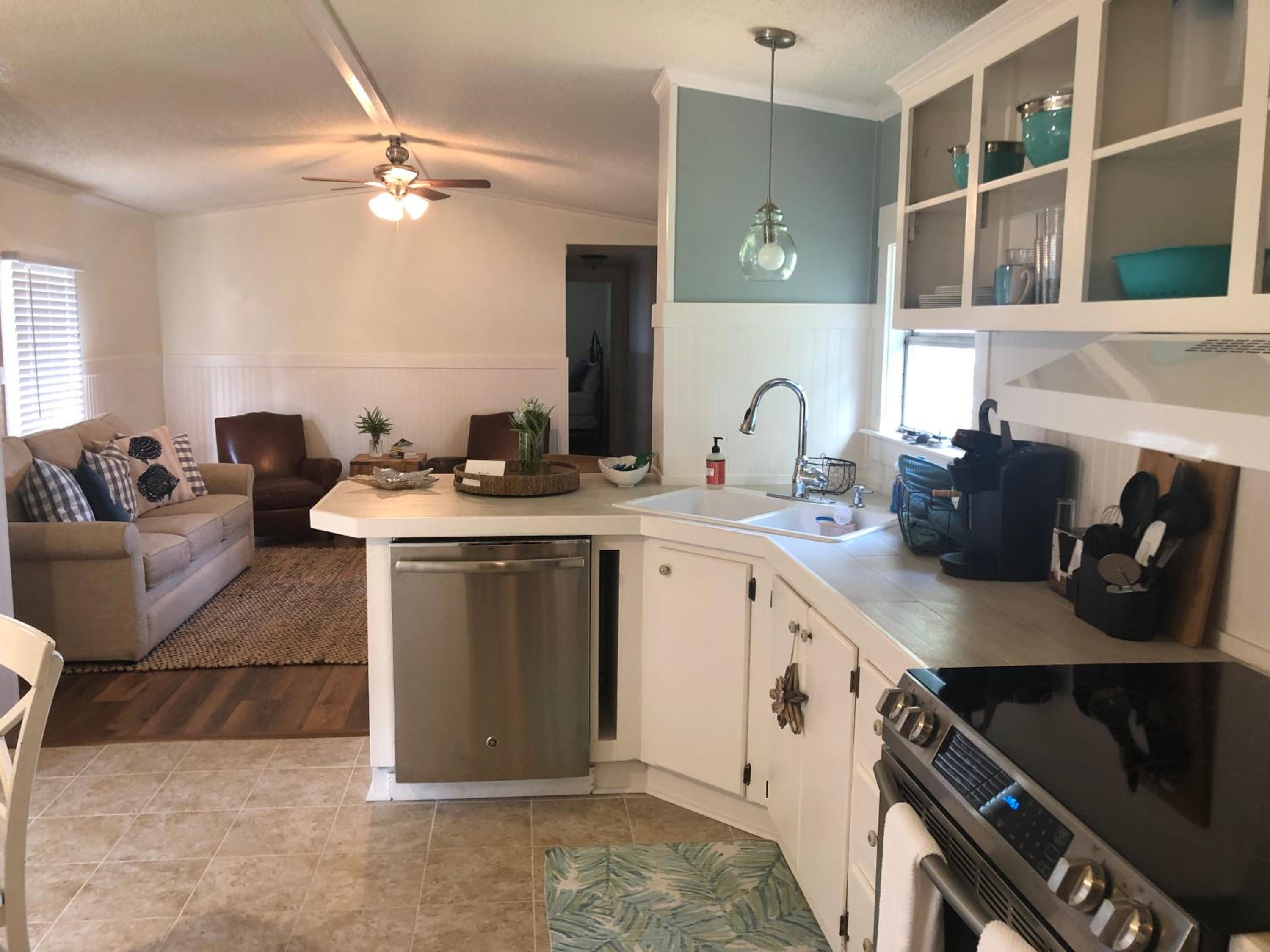 Mobile Home - Photo 12
