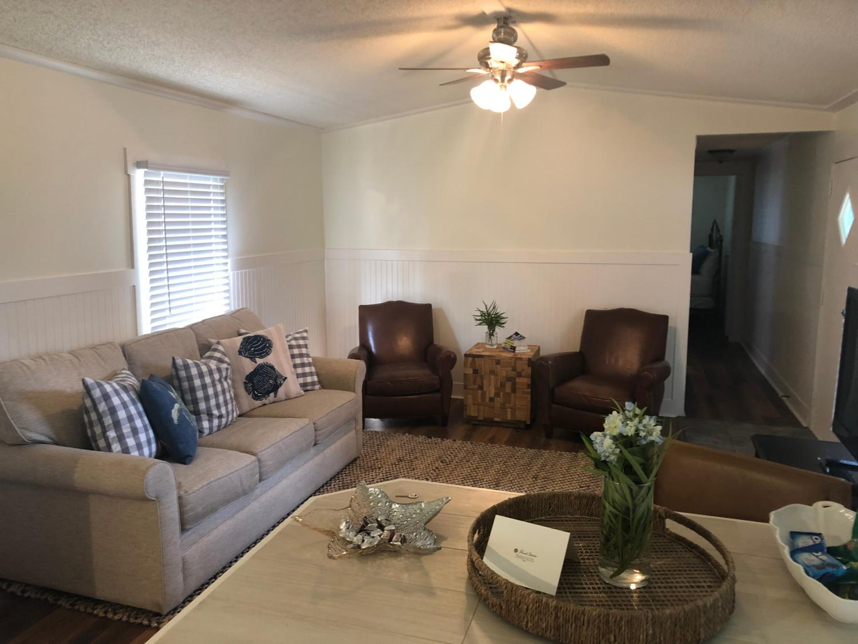 Mobile Home - Photo 1
